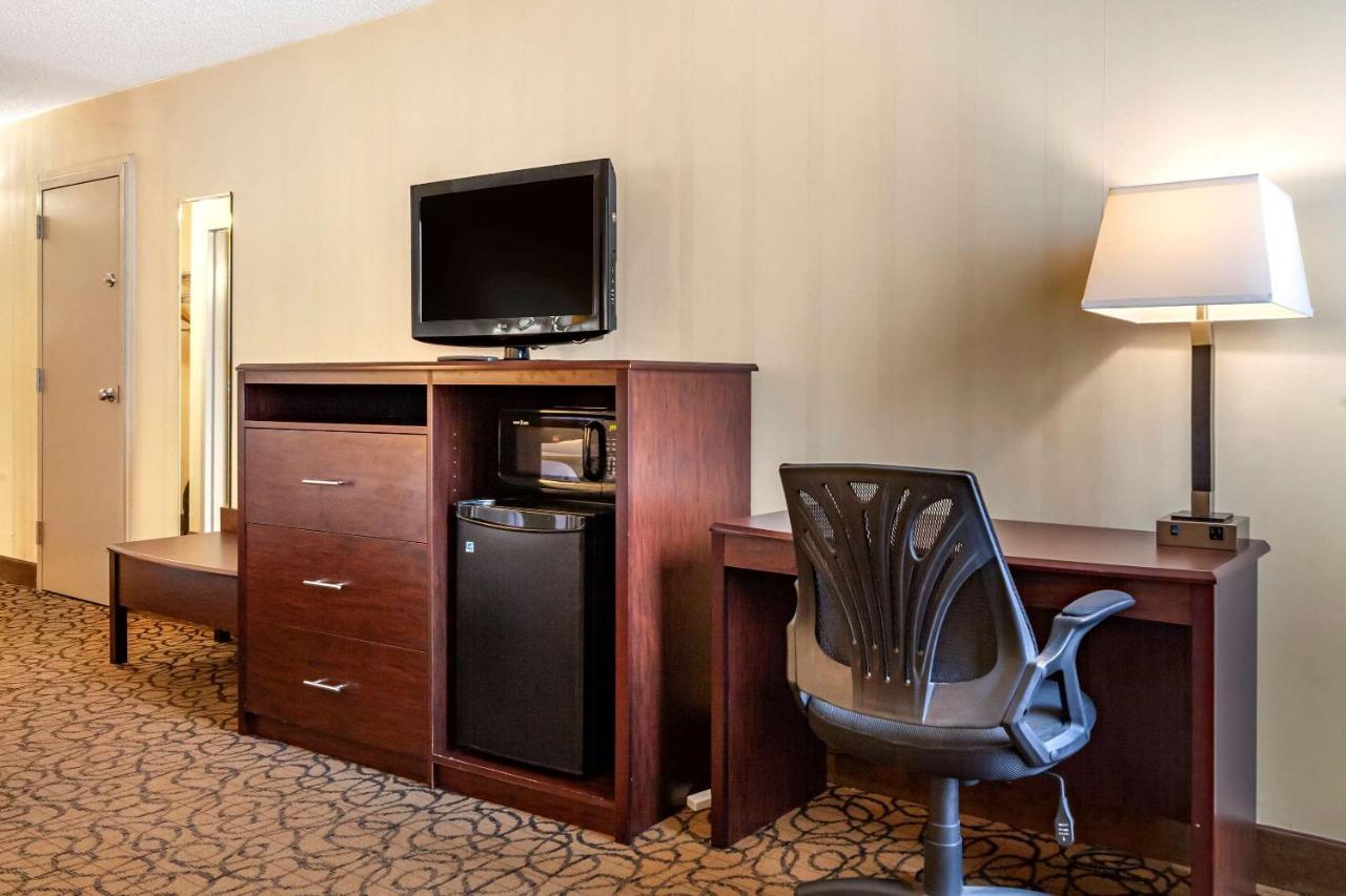 Quality Inn & Suites Escanaba North Kültér fotó
