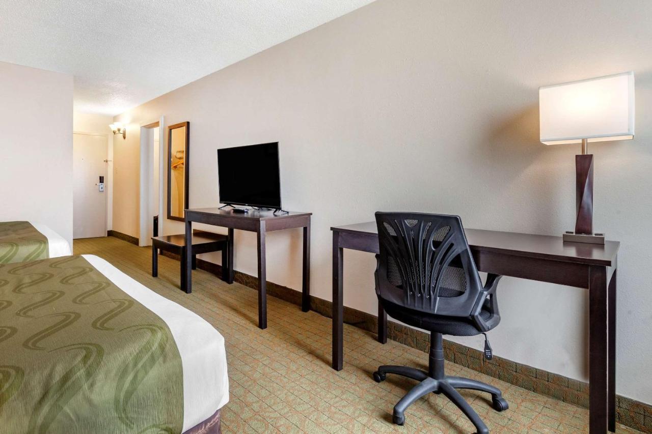 Quality Inn & Suites Escanaba North Kültér fotó