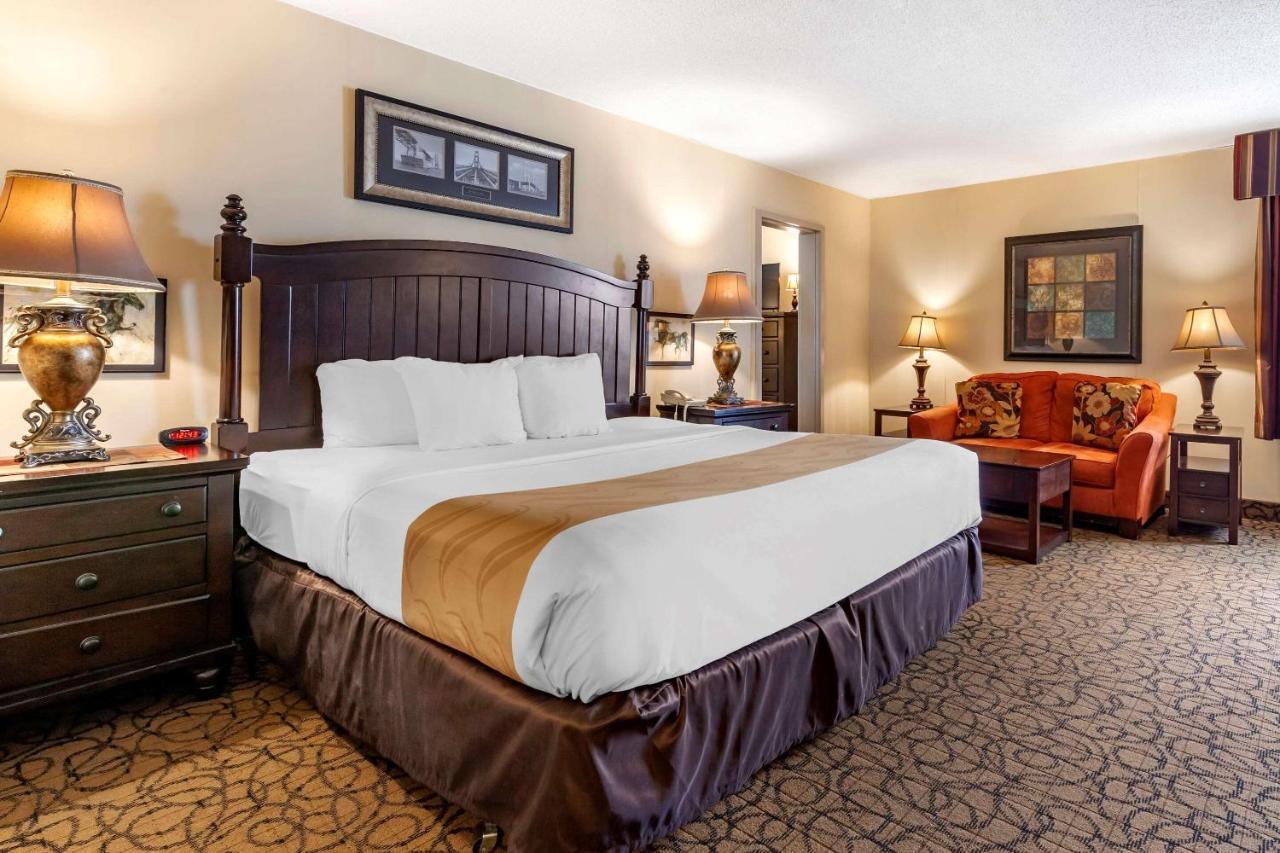 Quality Inn & Suites Escanaba North Kültér fotó