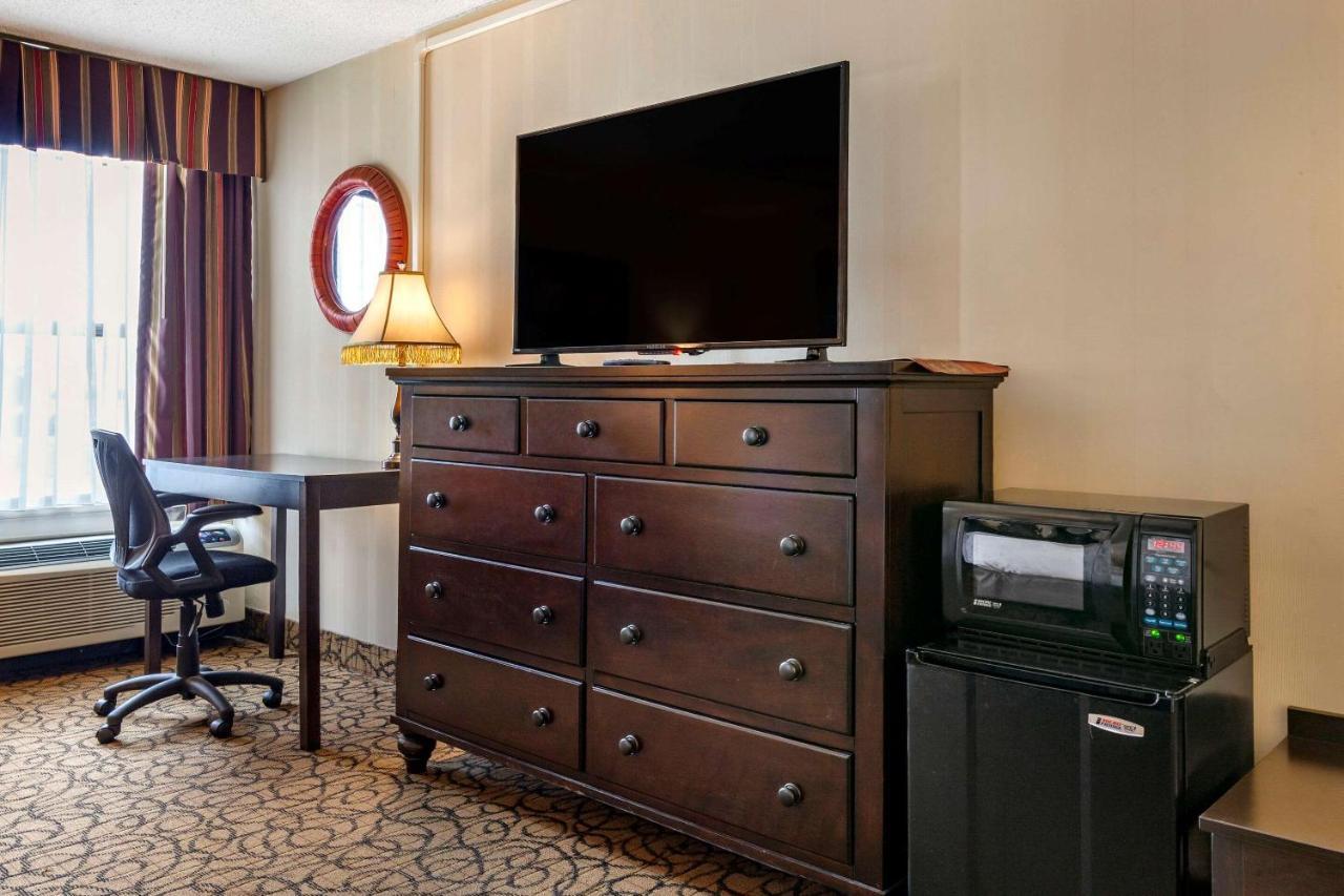 Quality Inn & Suites Escanaba North Kültér fotó