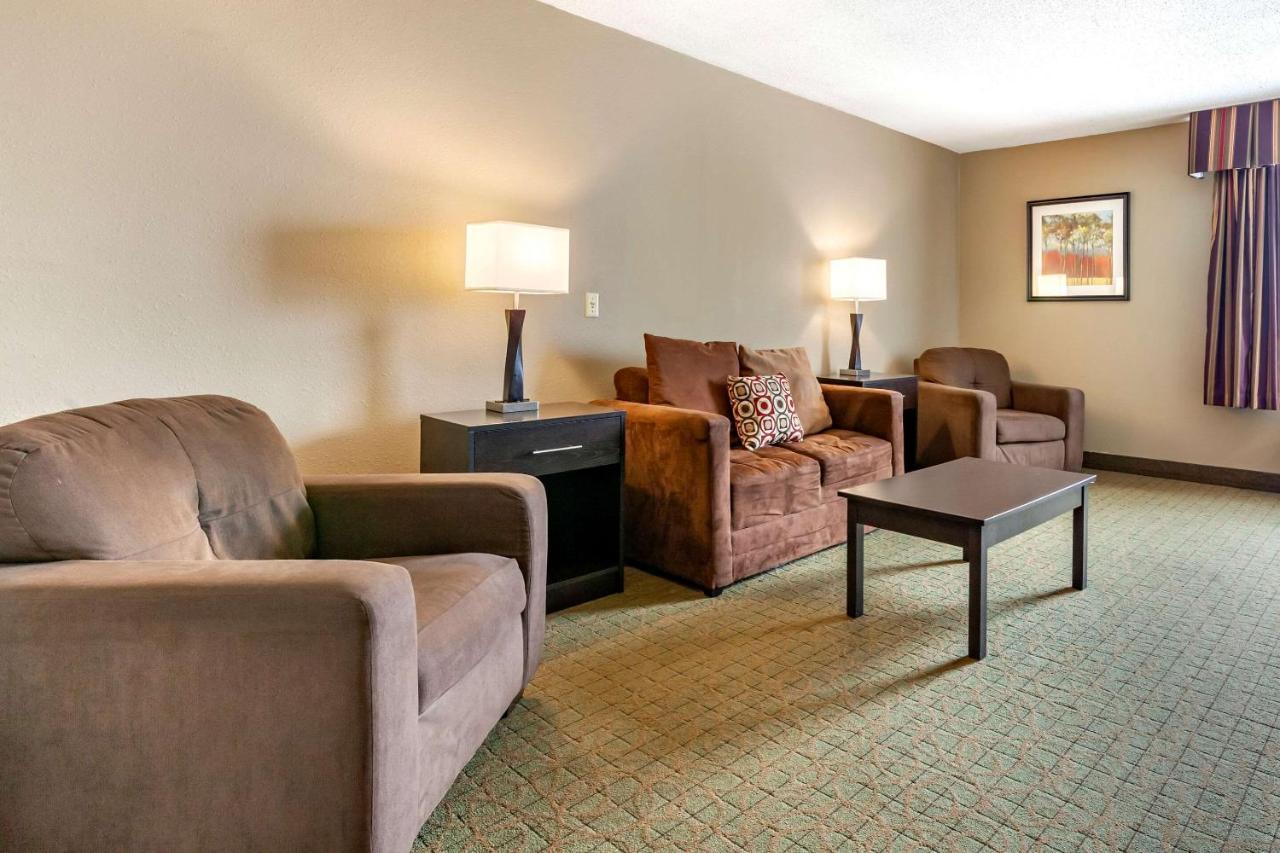 Quality Inn & Suites Escanaba North Kültér fotó
