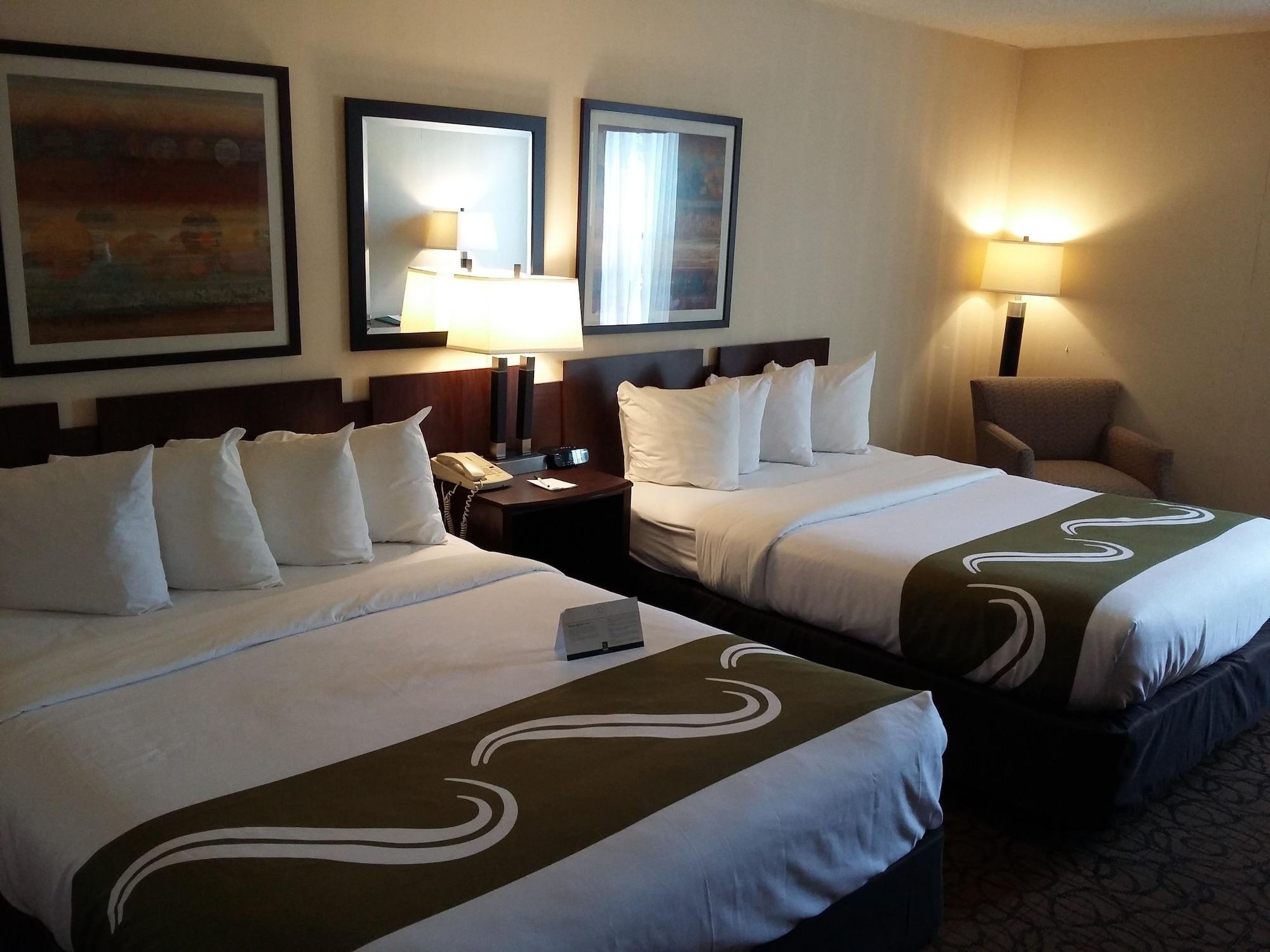 Quality Inn & Suites Escanaba North Kültér fotó