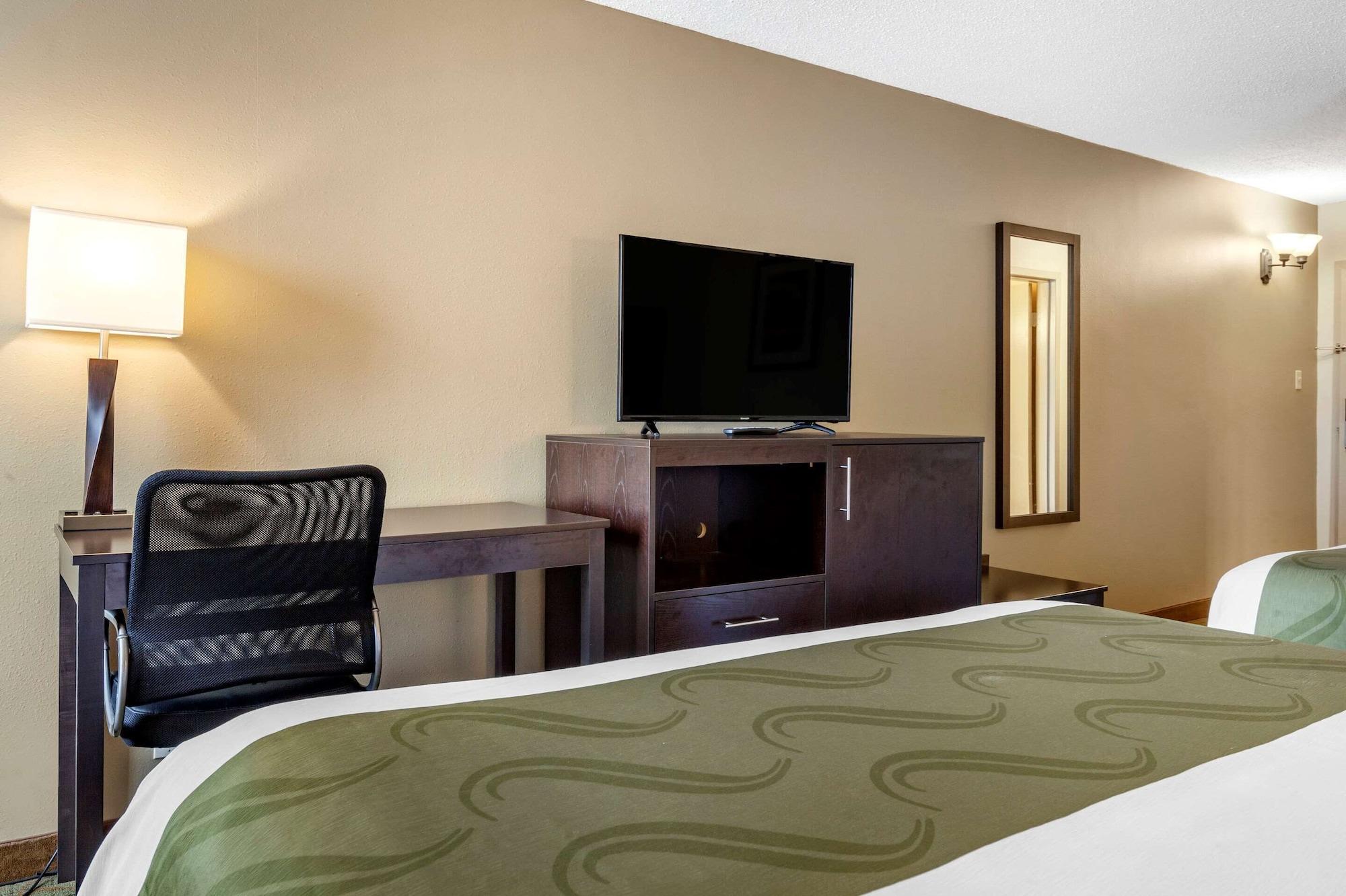 Quality Inn & Suites Escanaba North Kültér fotó