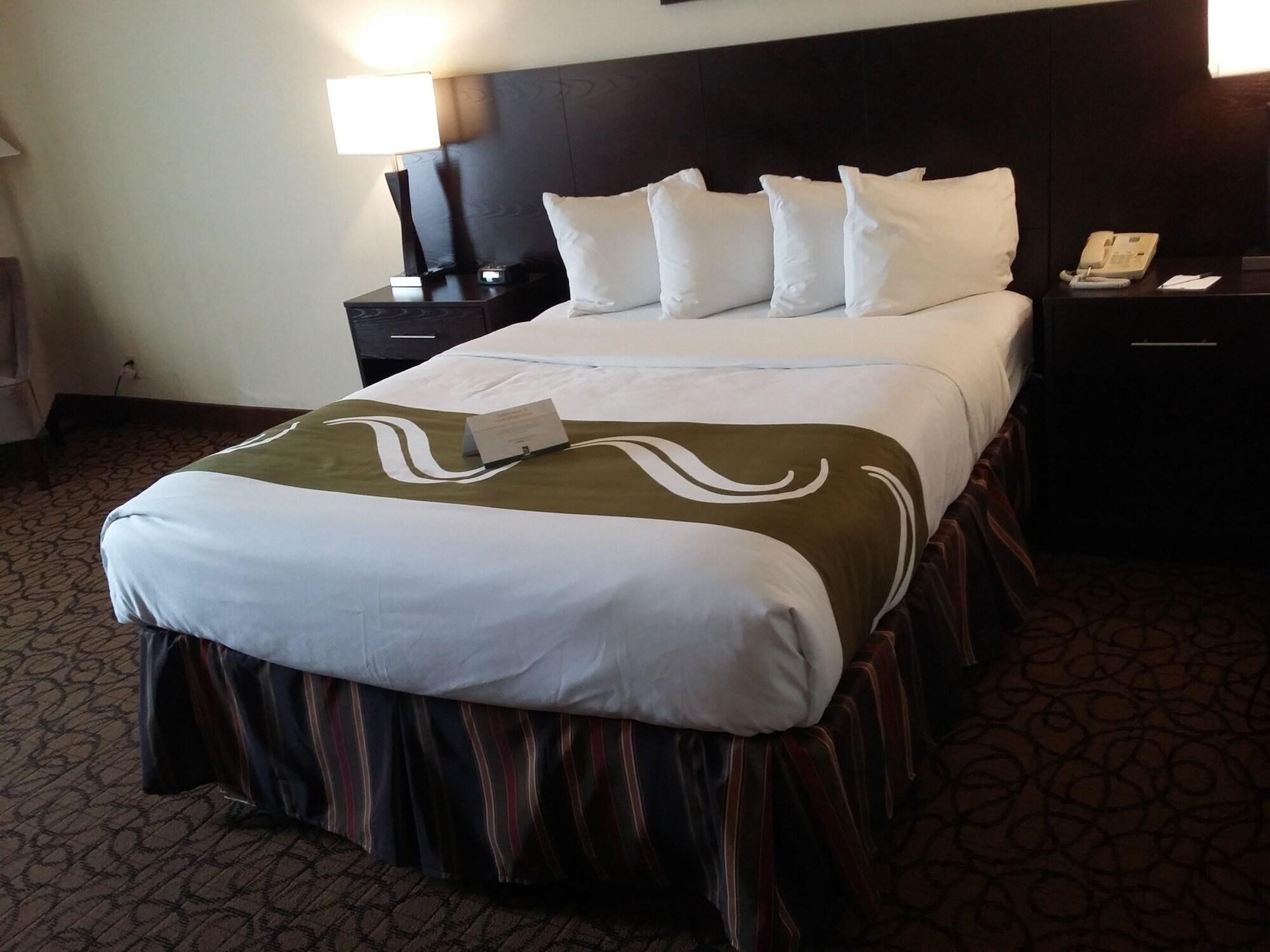Quality Inn & Suites Escanaba North Kültér fotó