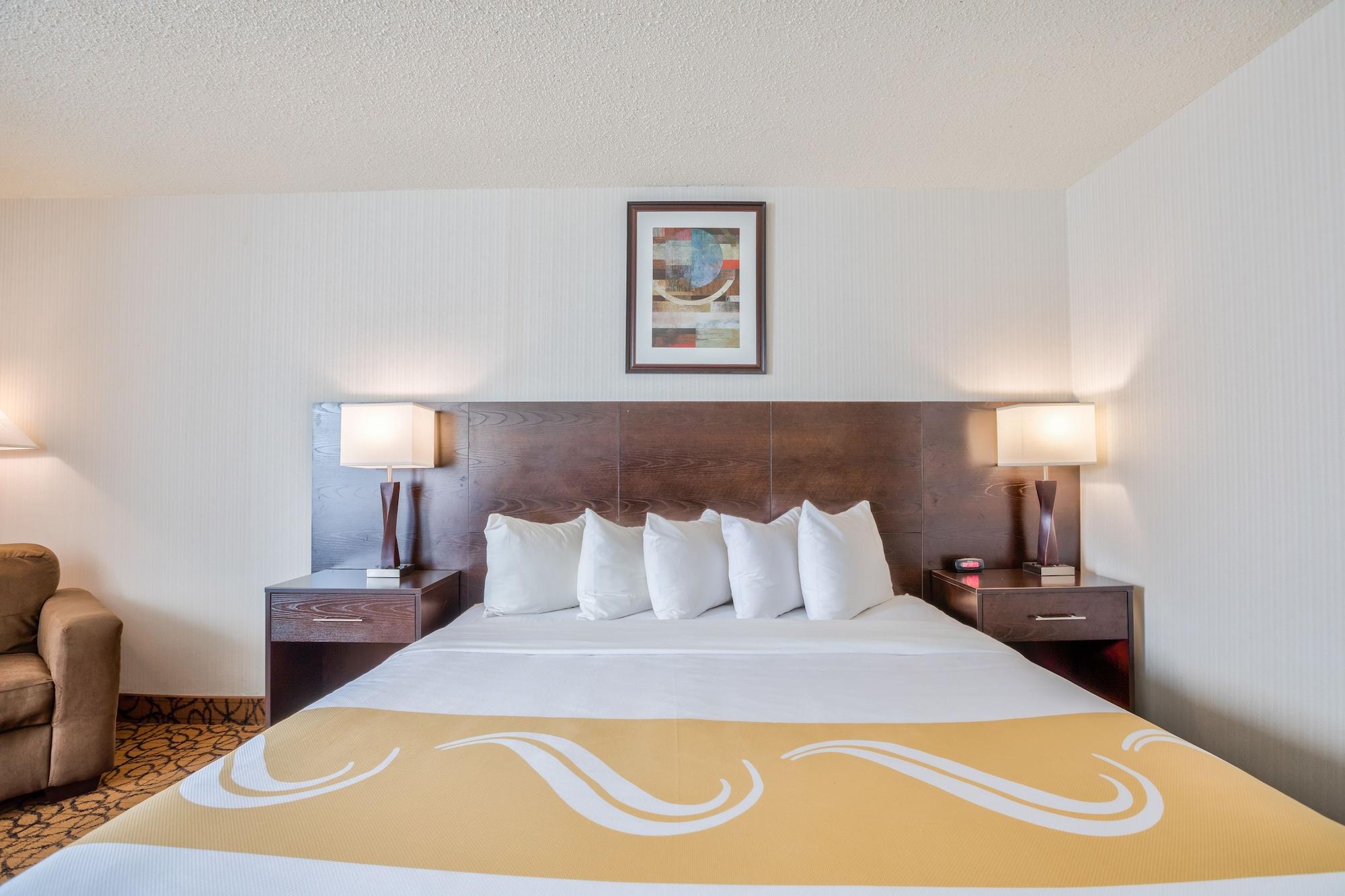 Quality Inn & Suites Escanaba North Kültér fotó