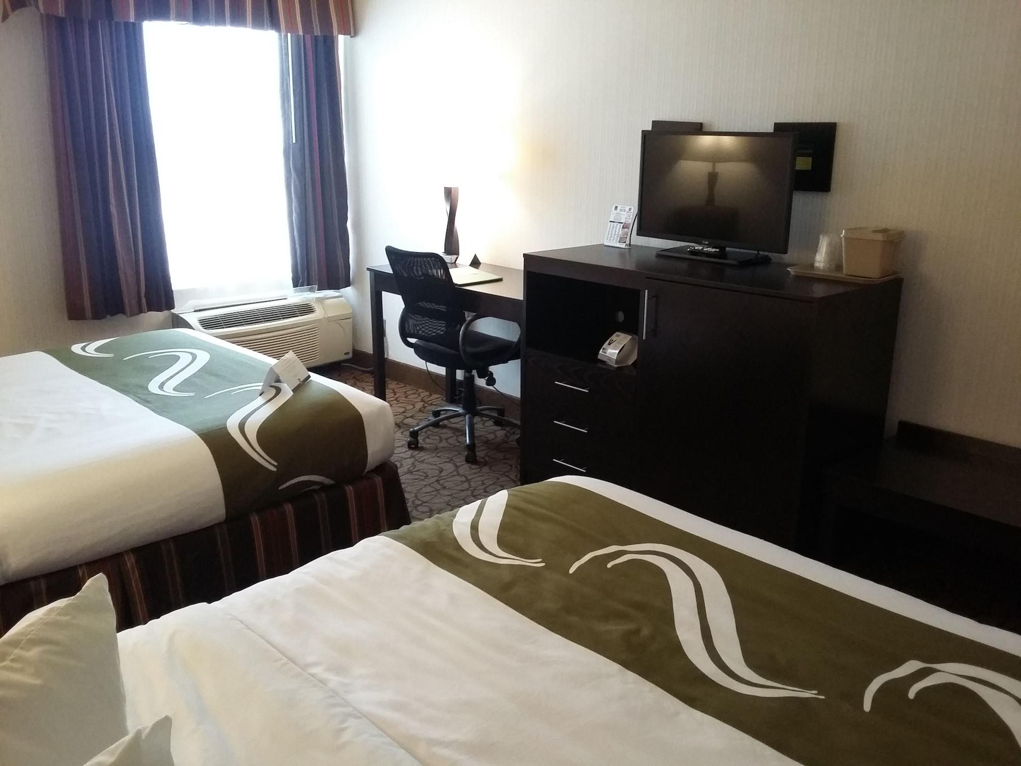 Quality Inn & Suites Escanaba North Kültér fotó
