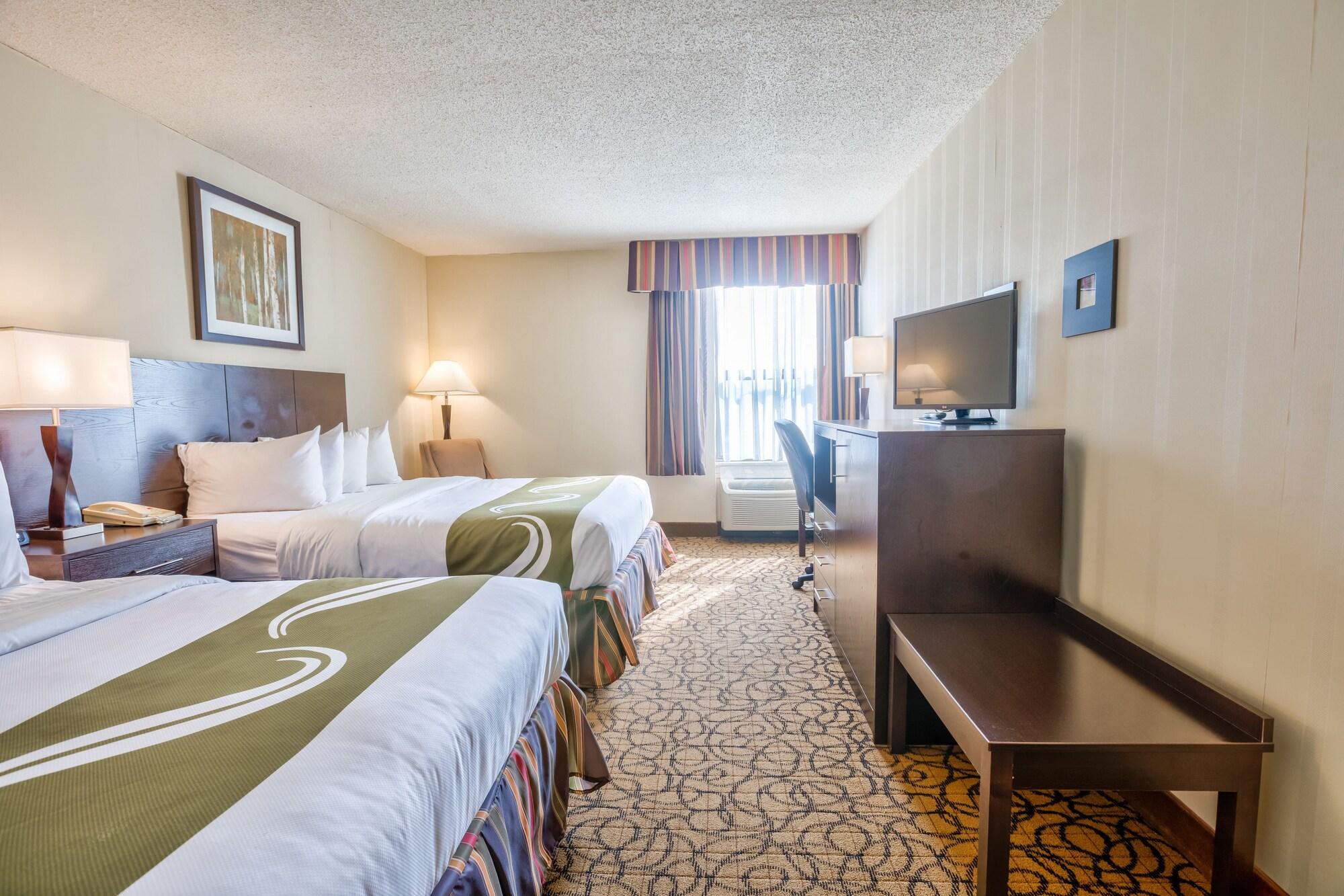 Quality Inn & Suites Escanaba North Kültér fotó