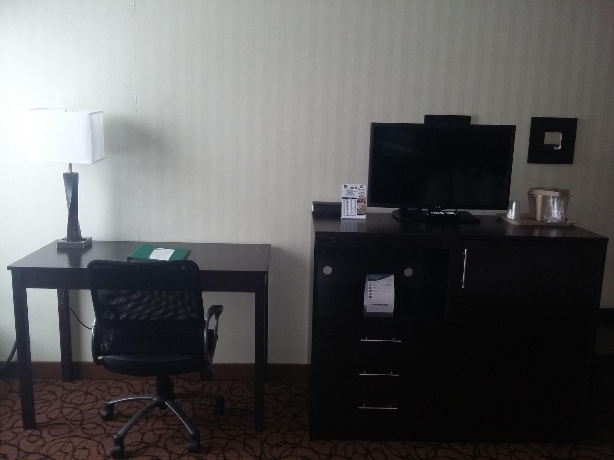 Quality Inn & Suites Escanaba North Kültér fotó