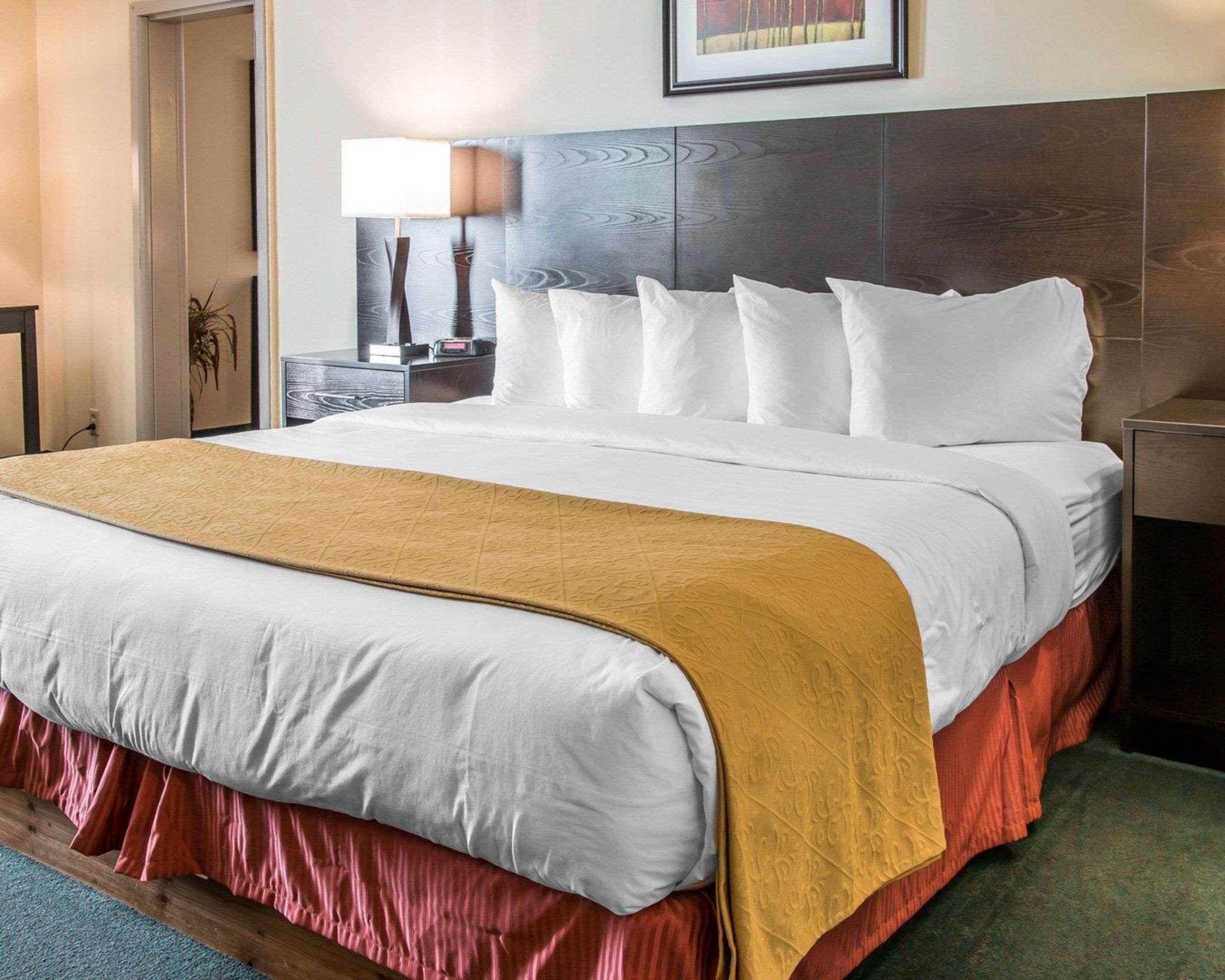 Quality Inn & Suites Escanaba North Kültér fotó