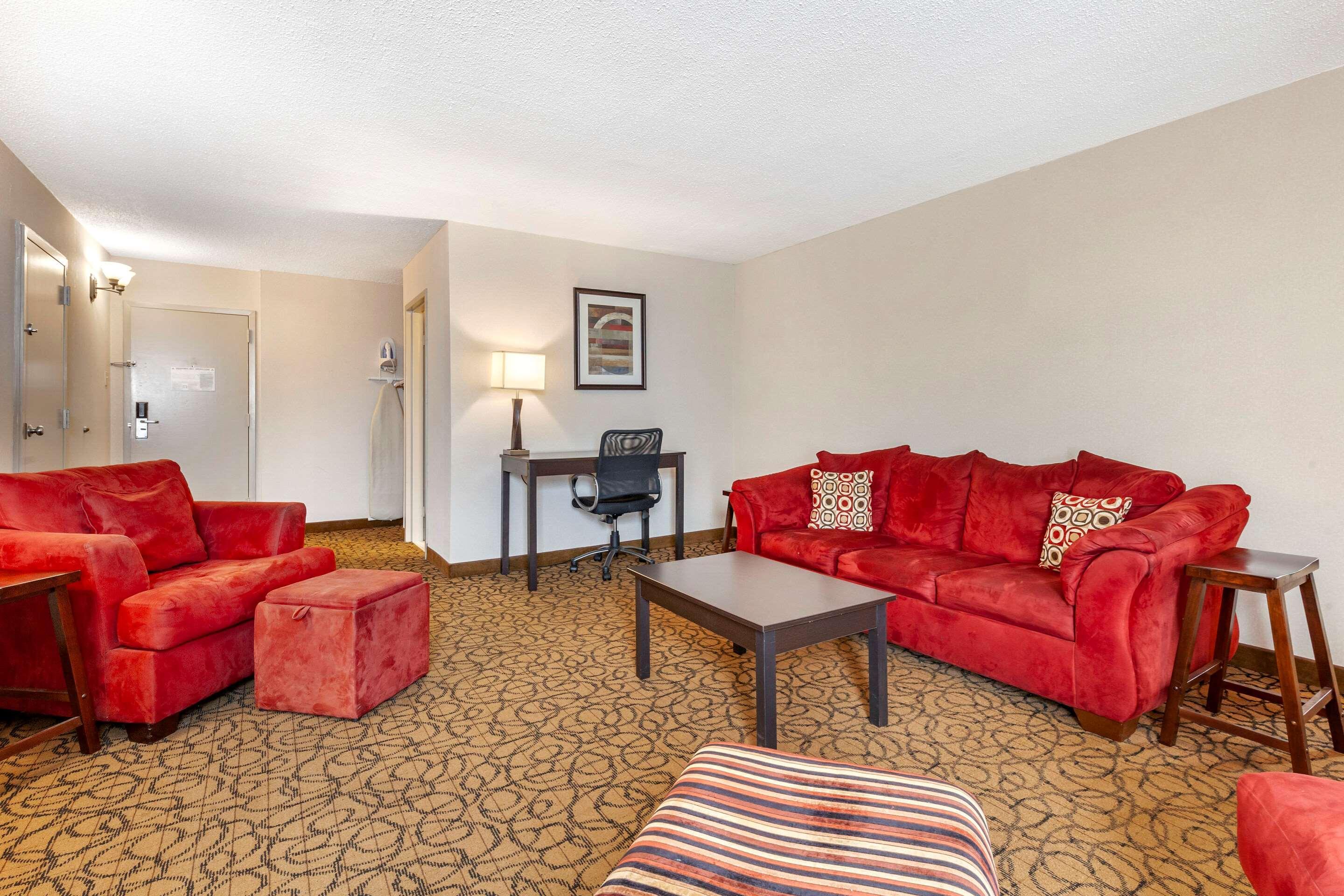 Quality Inn & Suites Escanaba North Kültér fotó