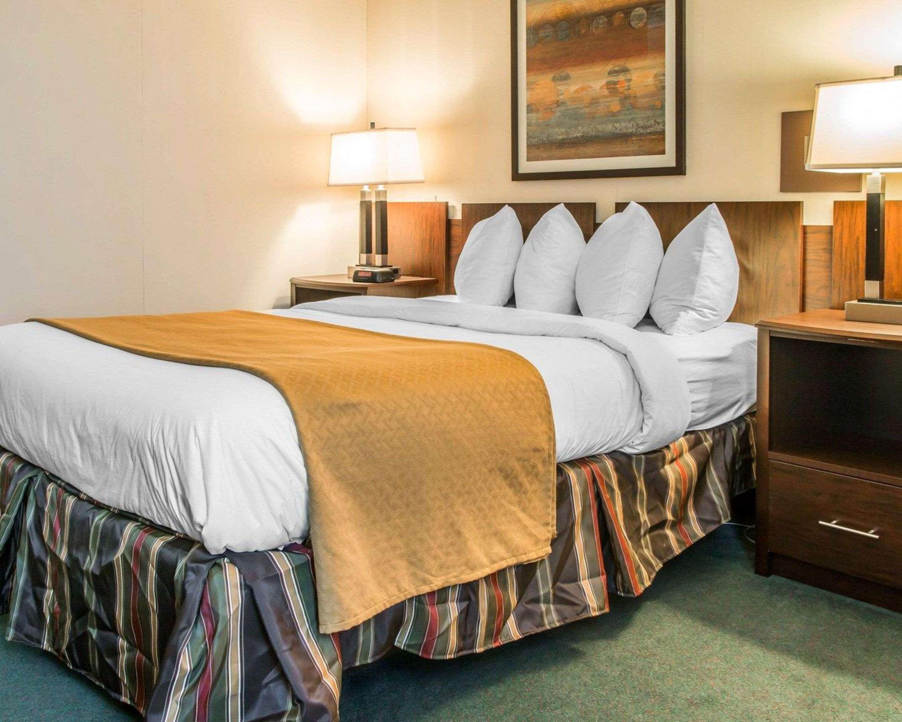 Quality Inn & Suites Escanaba North Kültér fotó