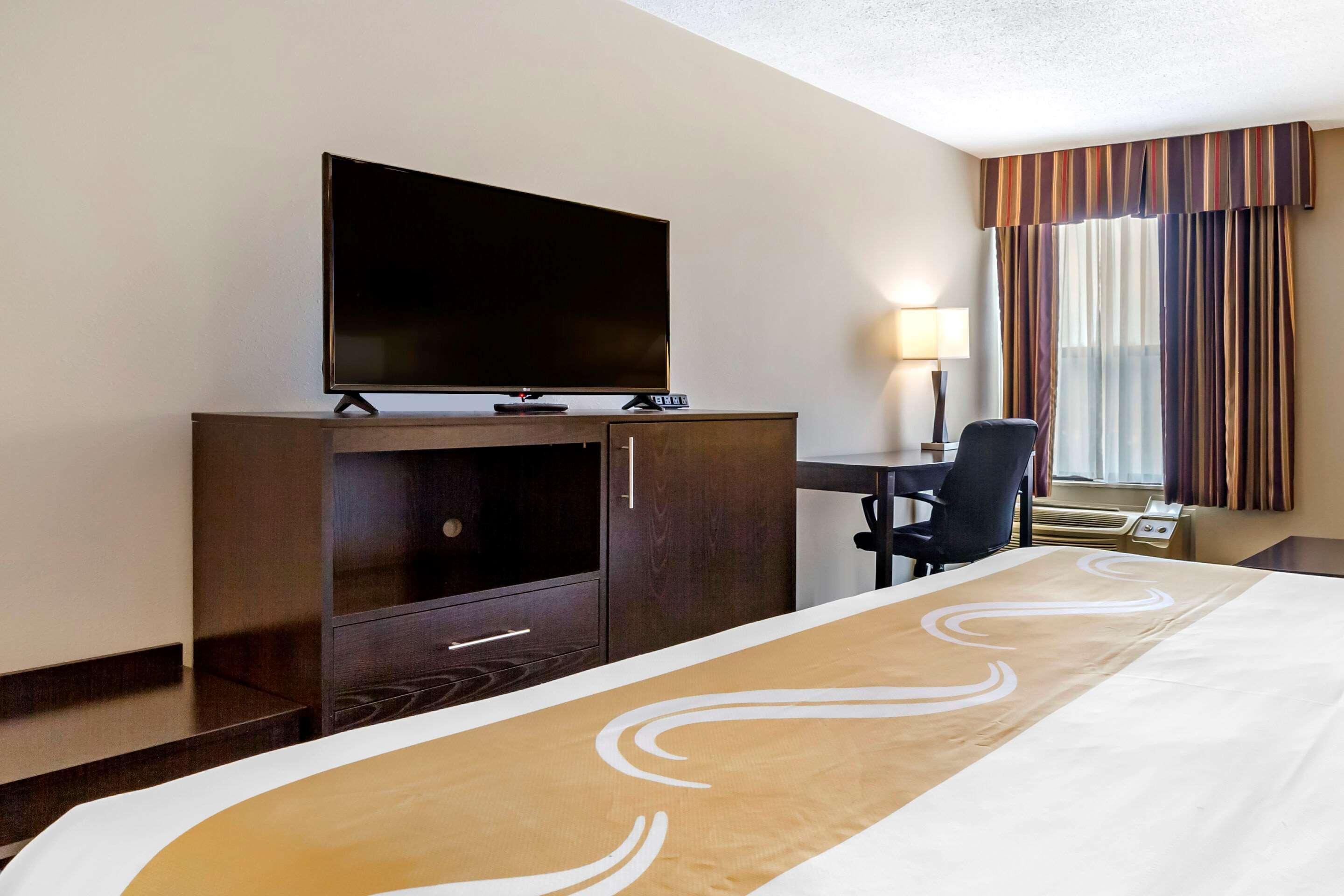 Quality Inn & Suites Escanaba North Kültér fotó