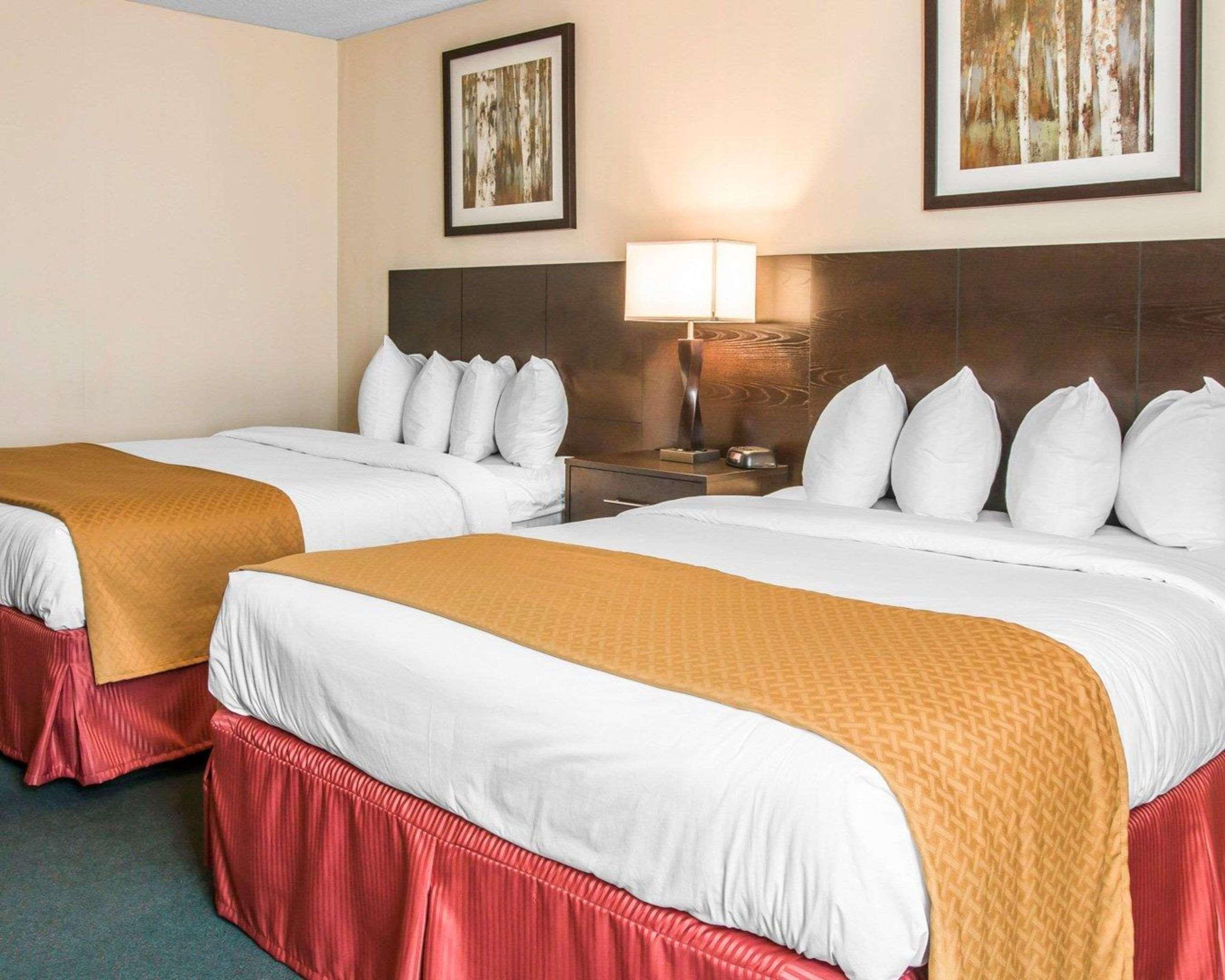 Quality Inn & Suites Escanaba North Kültér fotó
