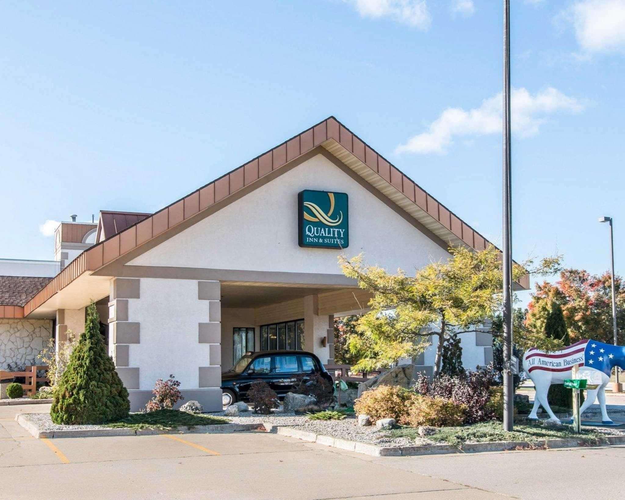 Quality Inn & Suites Escanaba North Kültér fotó