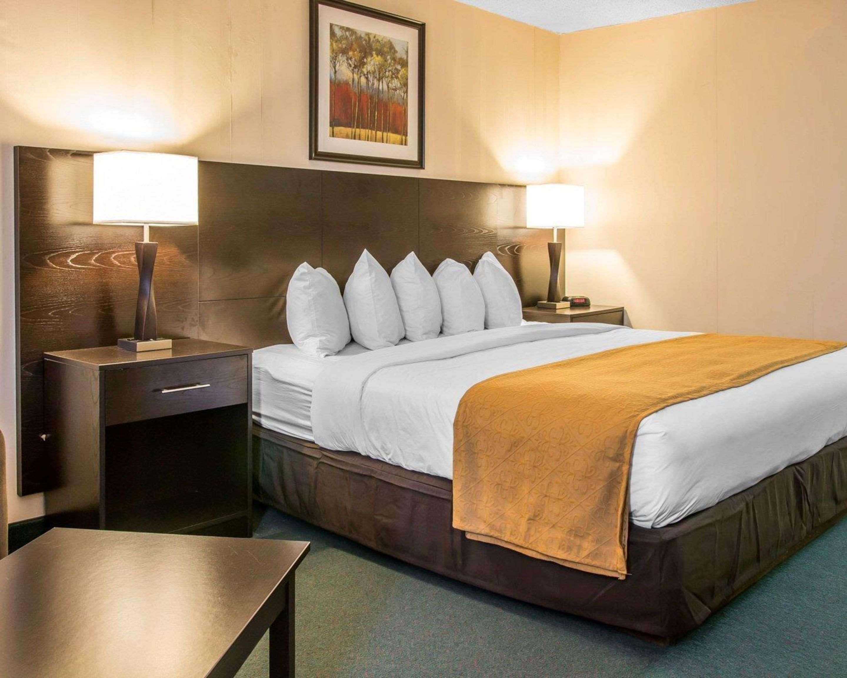 Quality Inn & Suites Escanaba North Kültér fotó