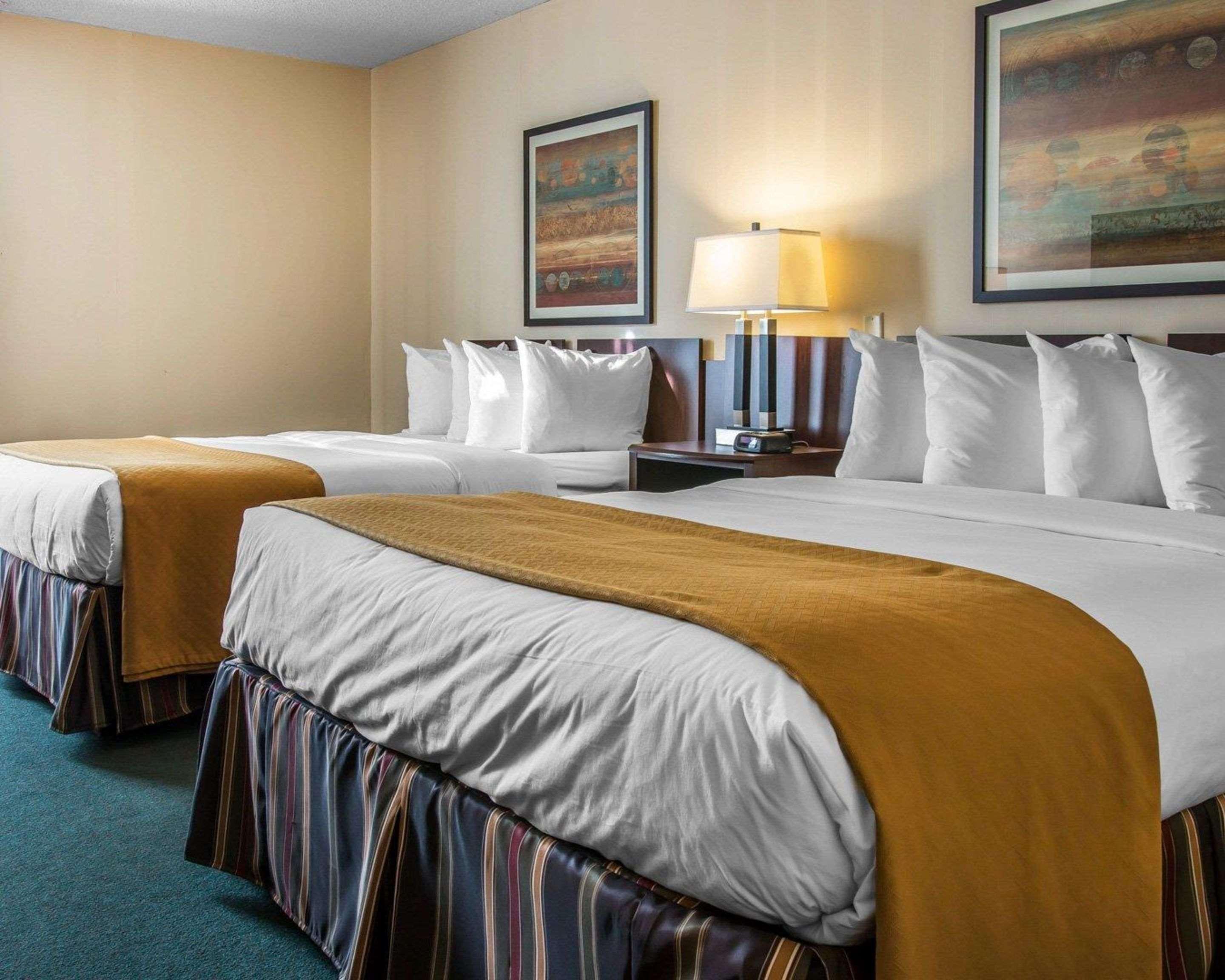 Quality Inn & Suites Escanaba North Kültér fotó