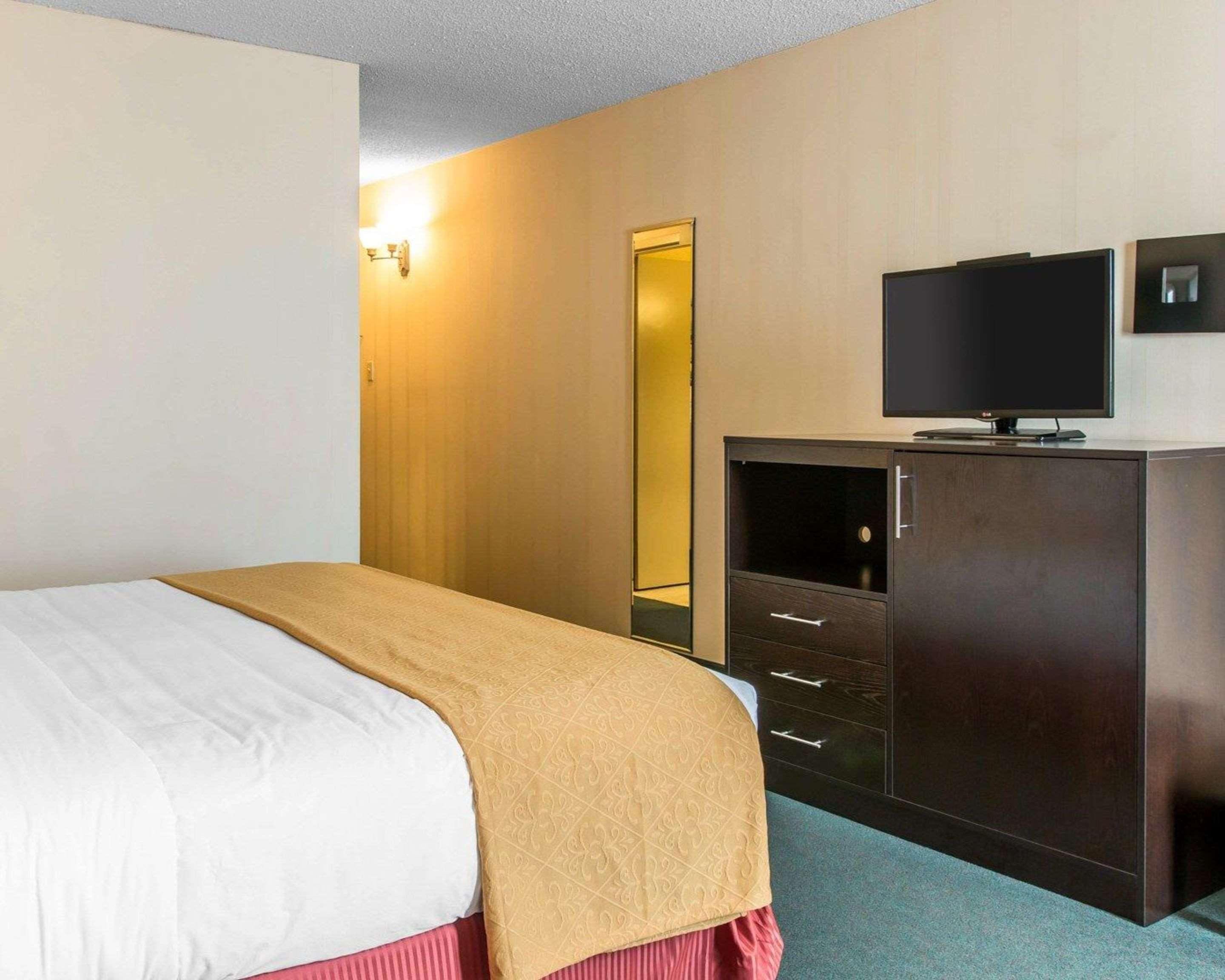 Quality Inn & Suites Escanaba North Kültér fotó