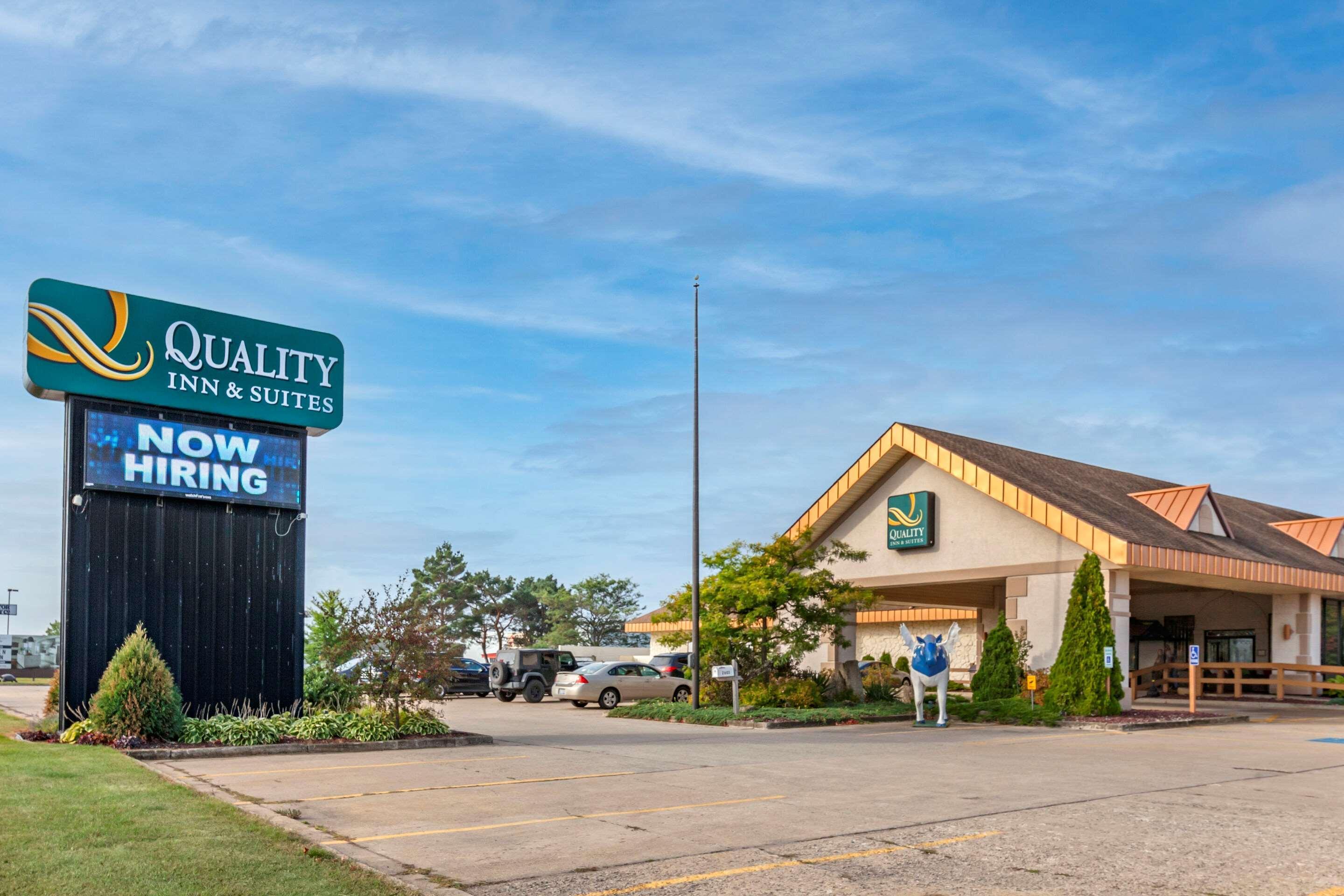 Quality Inn & Suites Escanaba North Kültér fotó