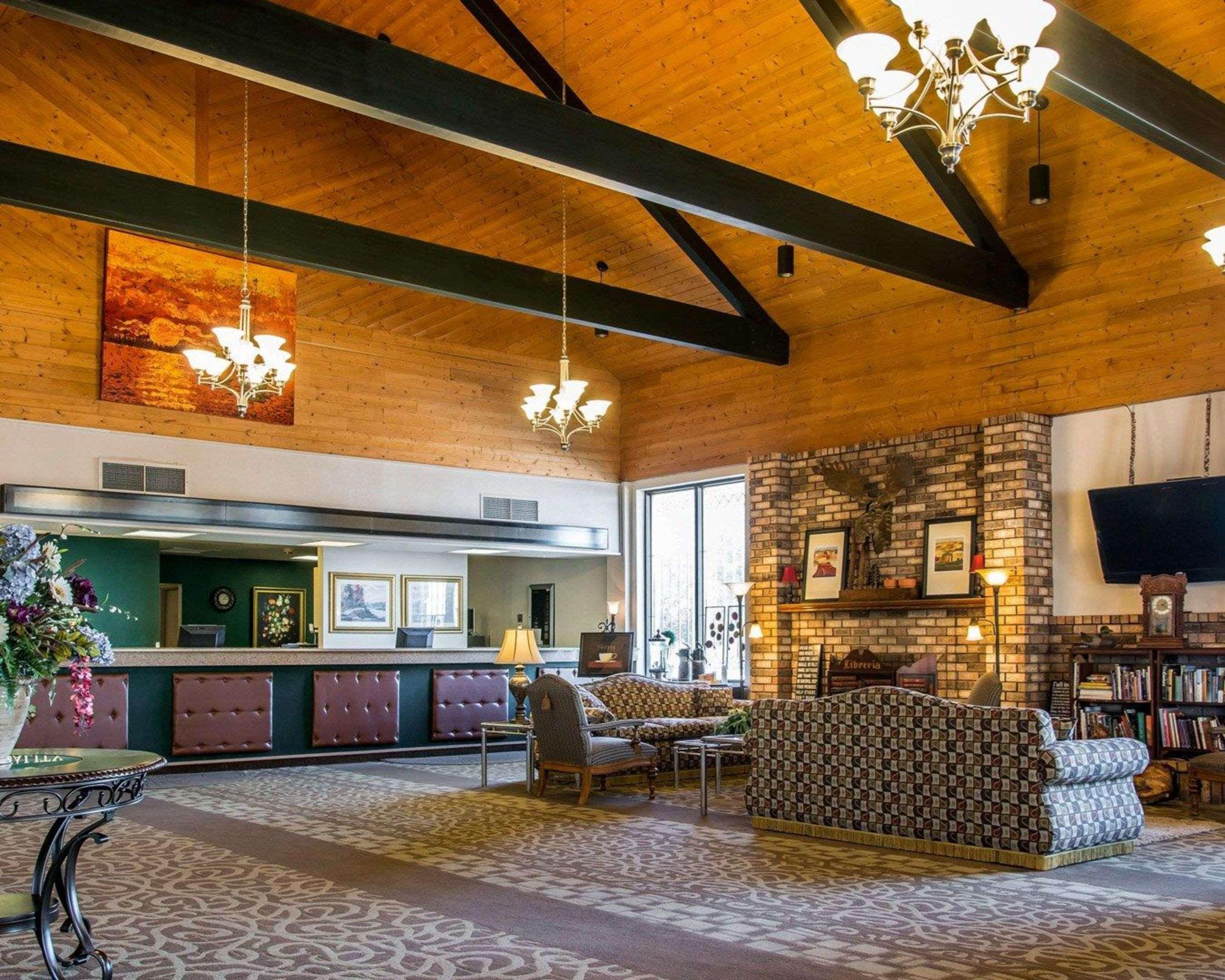 Quality Inn & Suites Escanaba North Kültér fotó