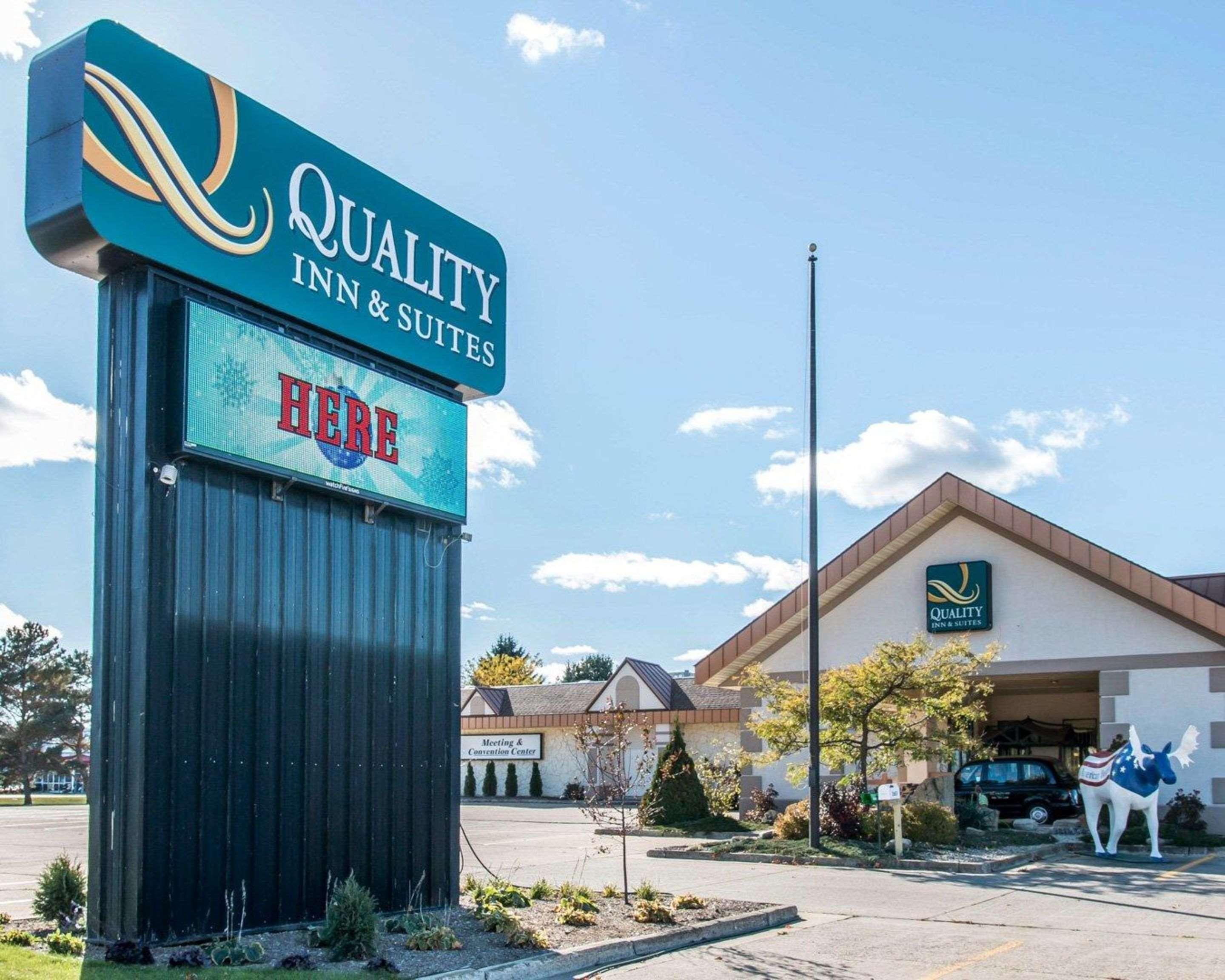Quality Inn & Suites Escanaba North Kültér fotó