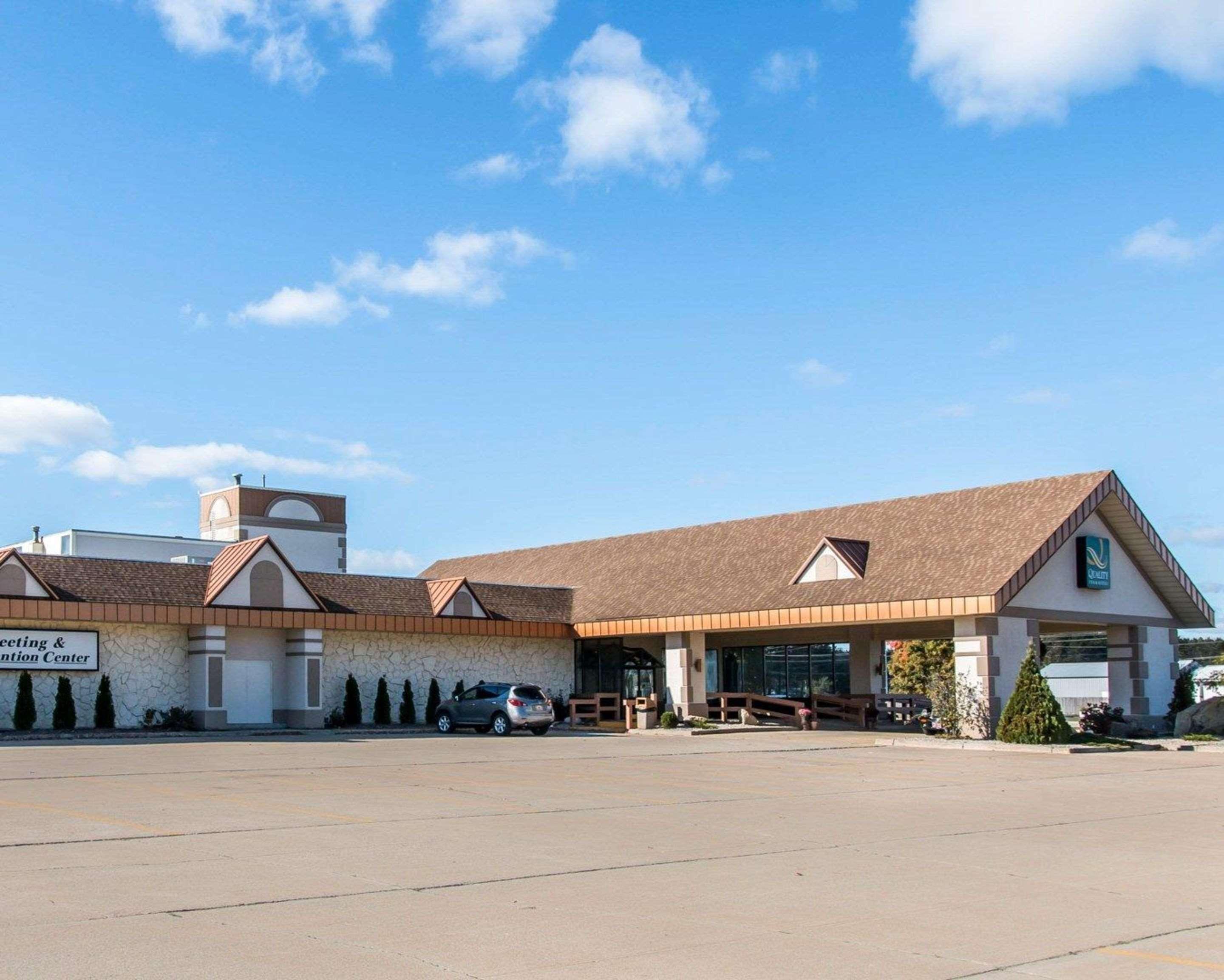 Quality Inn & Suites Escanaba North Kültér fotó