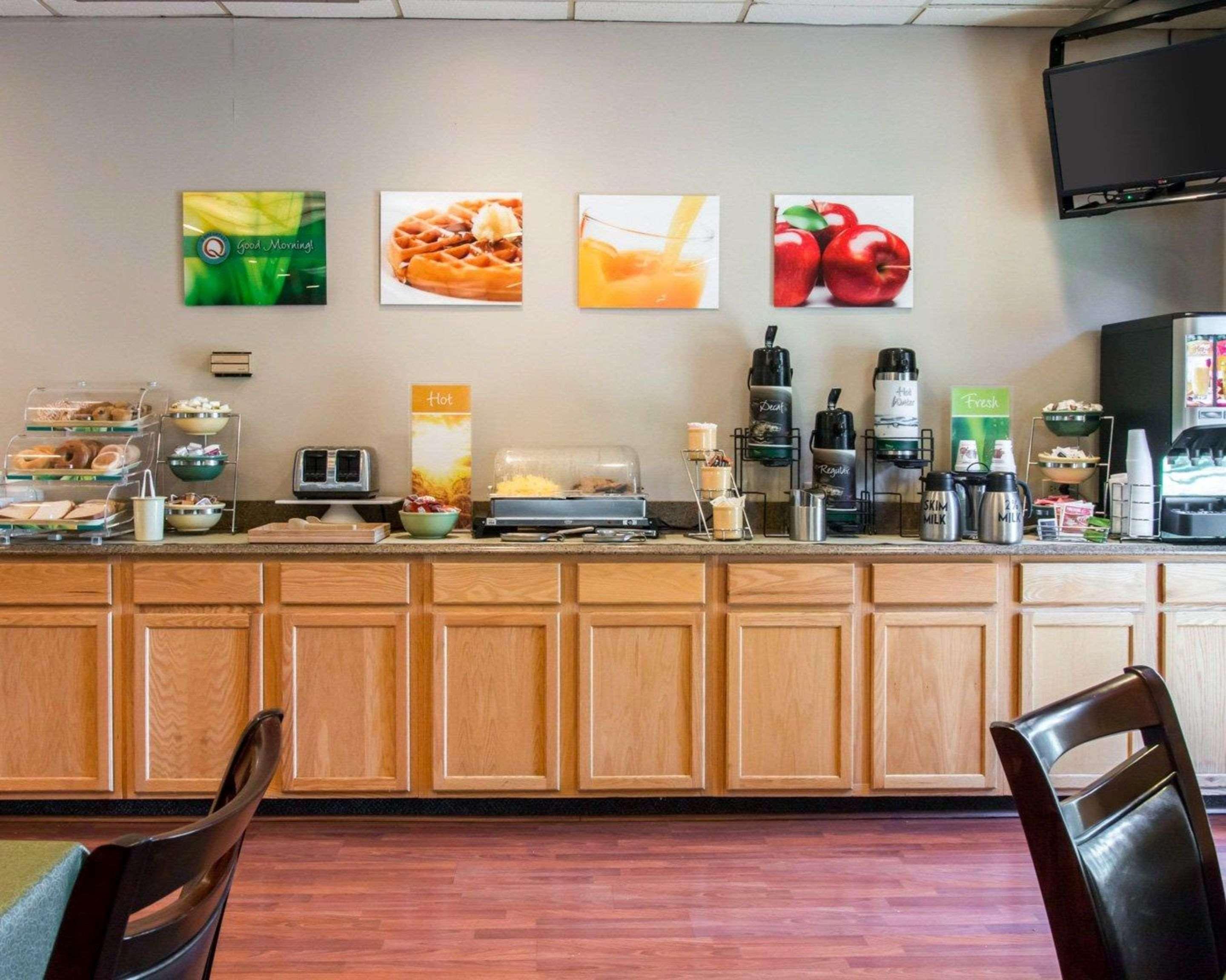 Quality Inn & Suites Escanaba North Kültér fotó