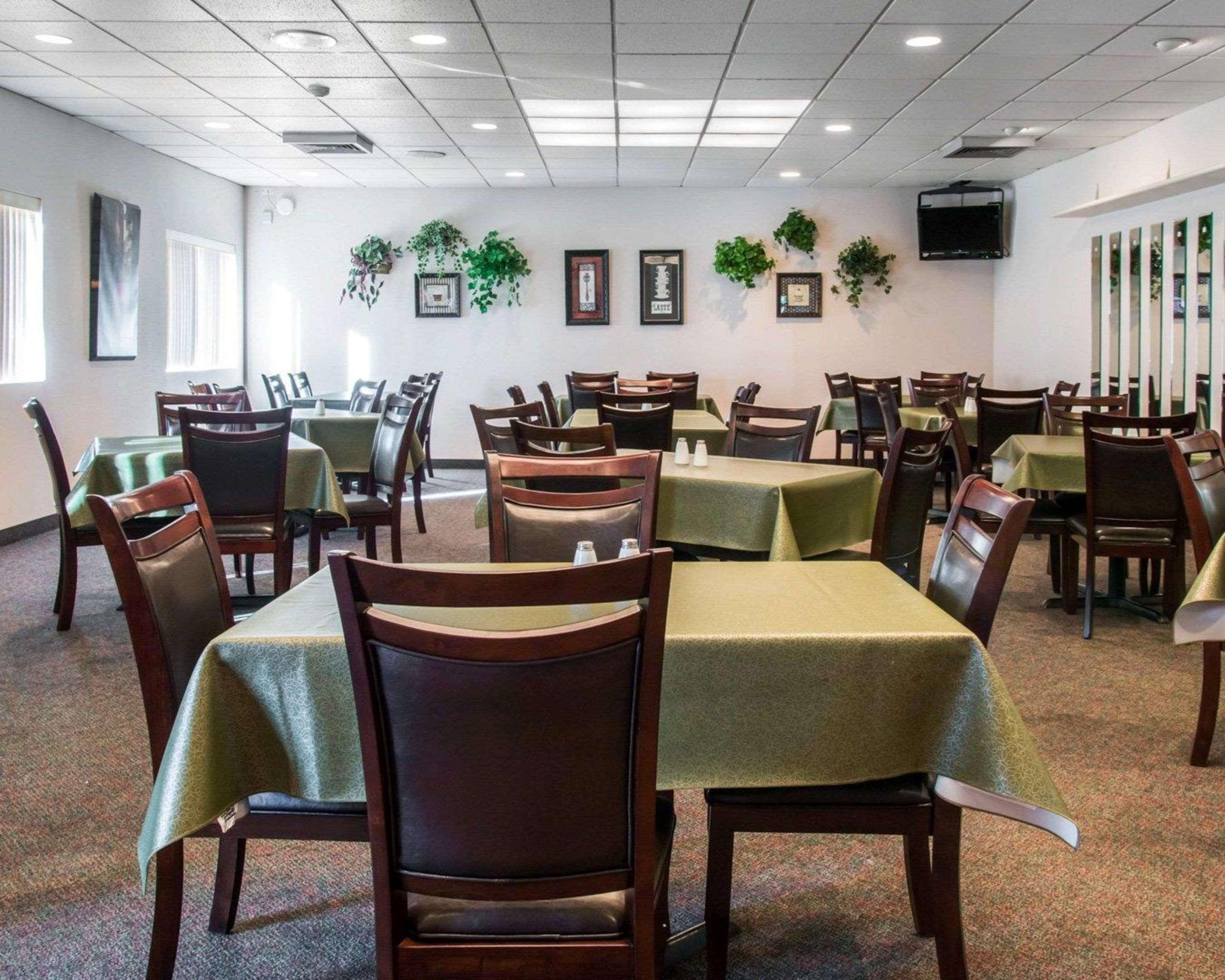Quality Inn & Suites Escanaba North Kültér fotó