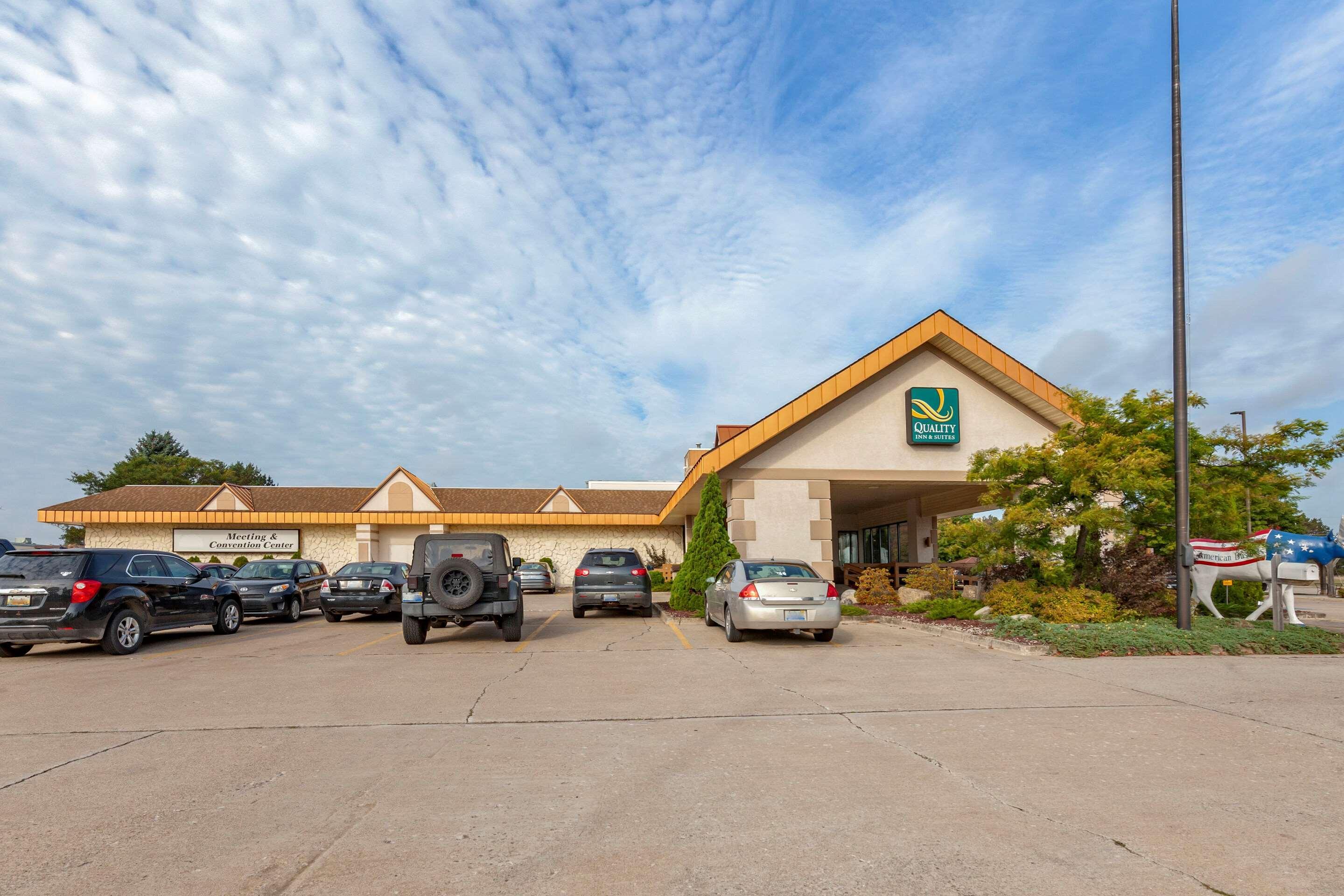 Quality Inn & Suites Escanaba North Kültér fotó