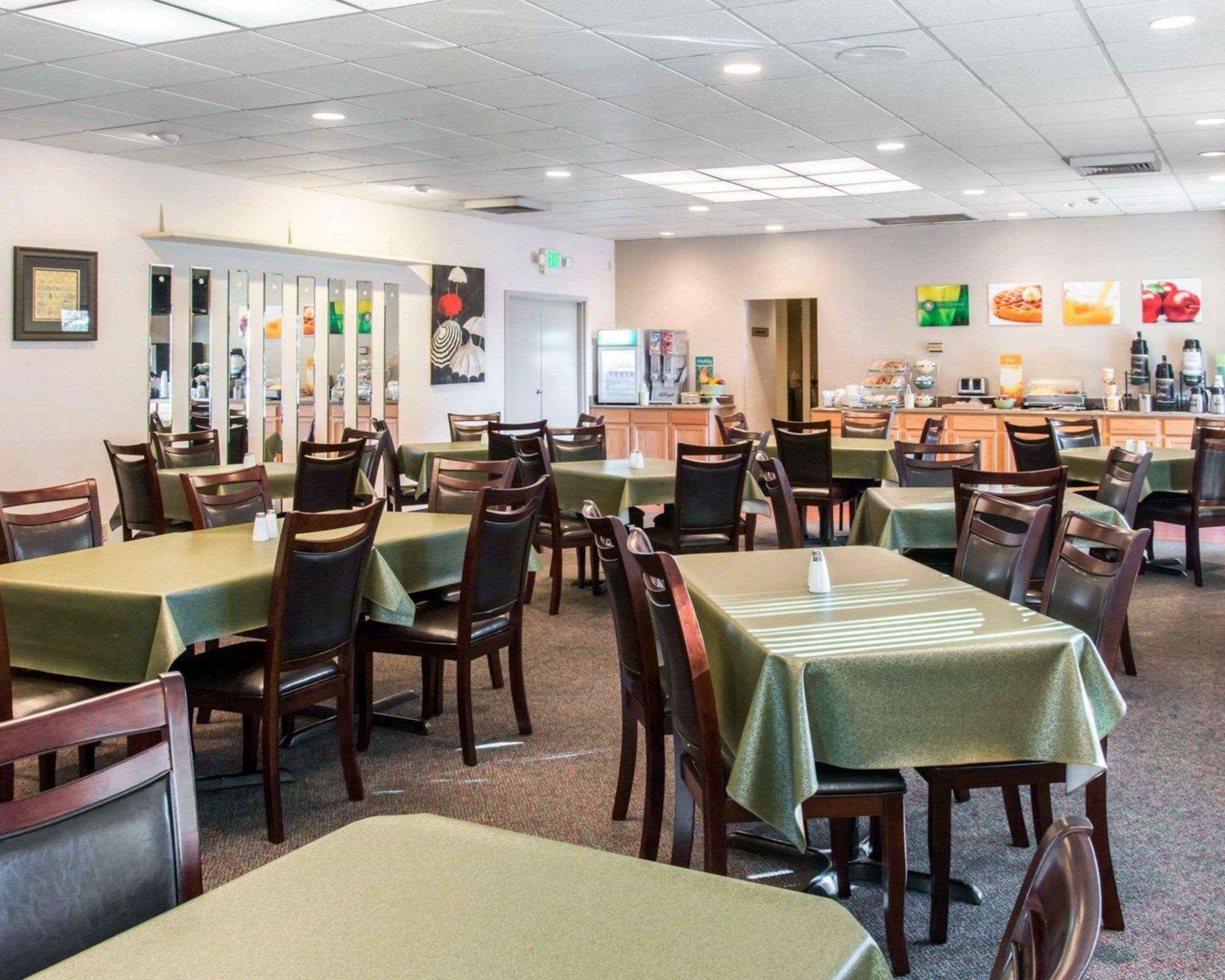 Quality Inn & Suites Escanaba North Kültér fotó