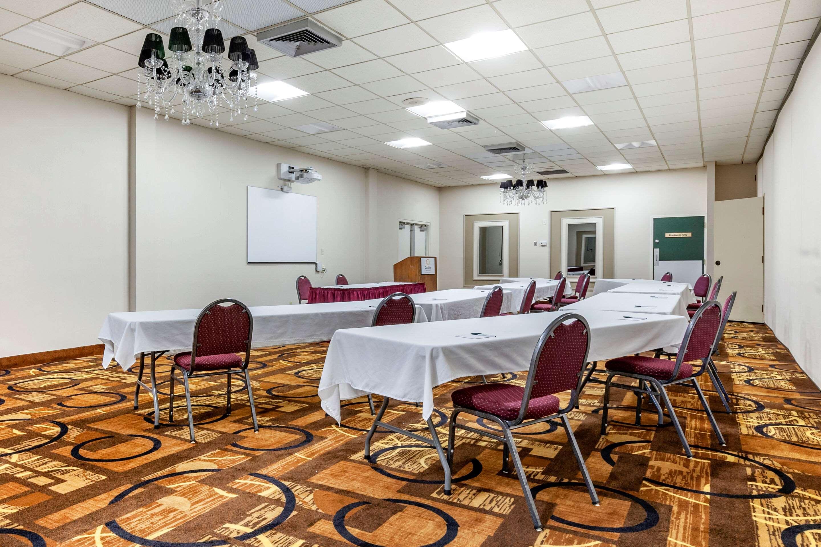 Quality Inn & Suites Escanaba North Kültér fotó