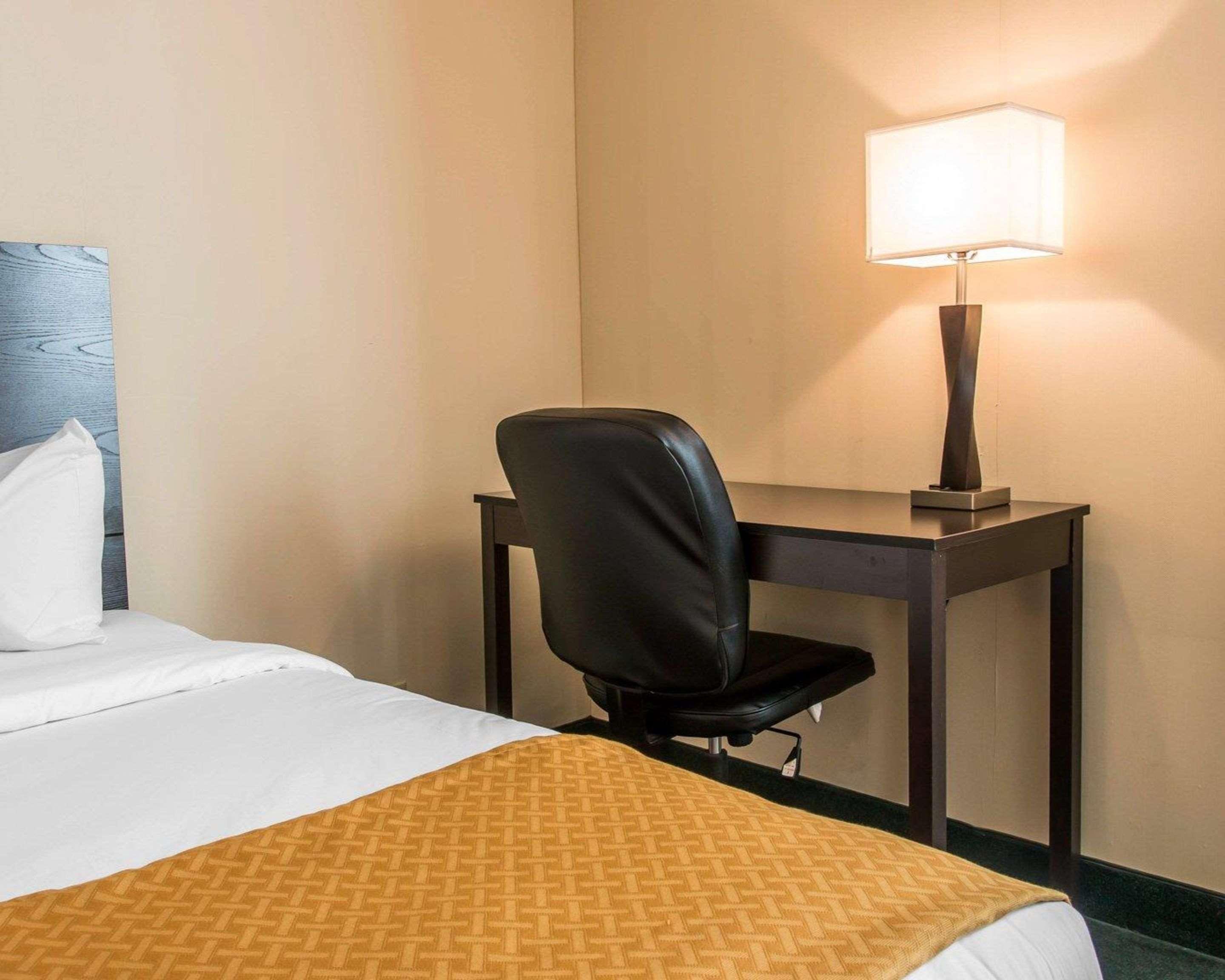 Quality Inn & Suites Escanaba North Kültér fotó
