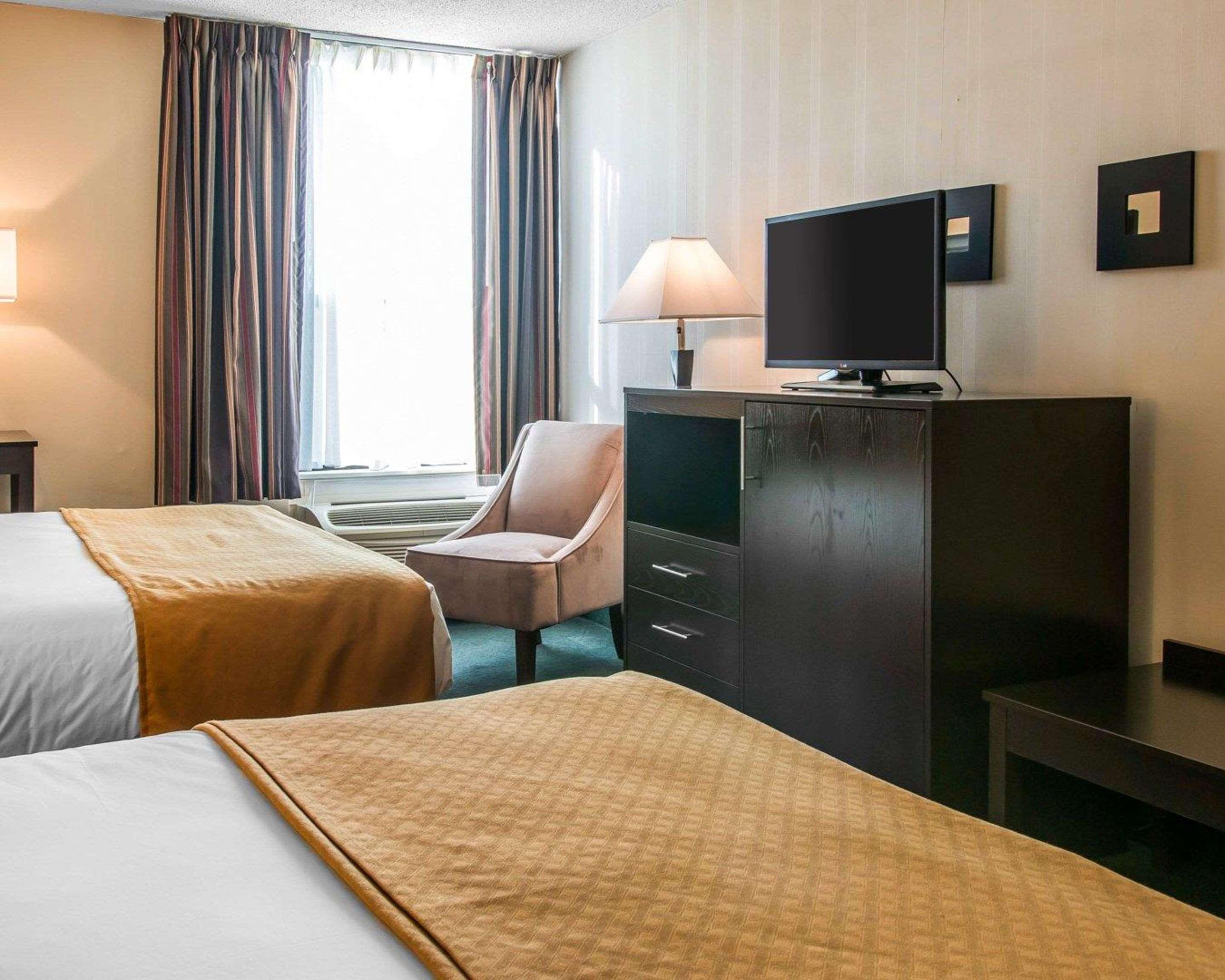 Quality Inn & Suites Escanaba North Kültér fotó