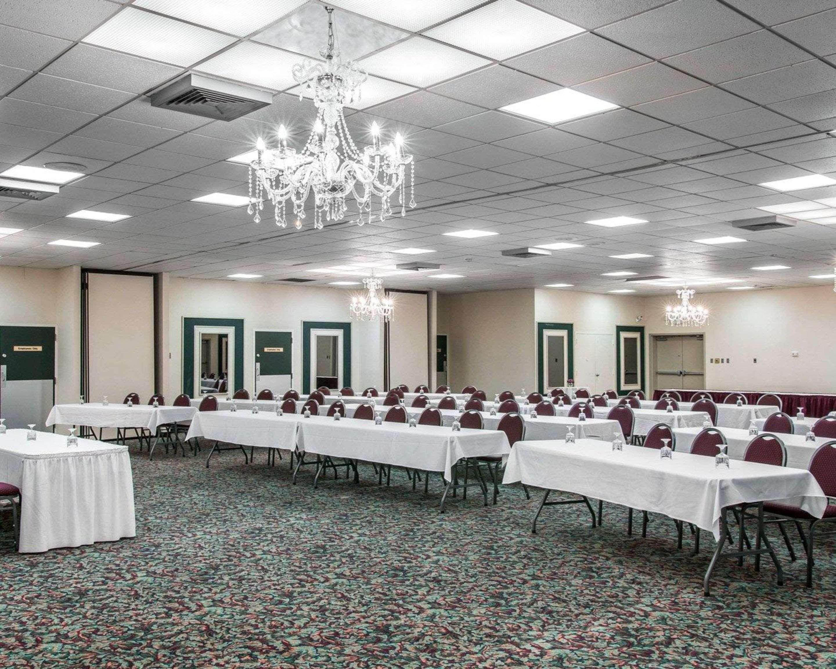 Quality Inn & Suites Escanaba North Kültér fotó
