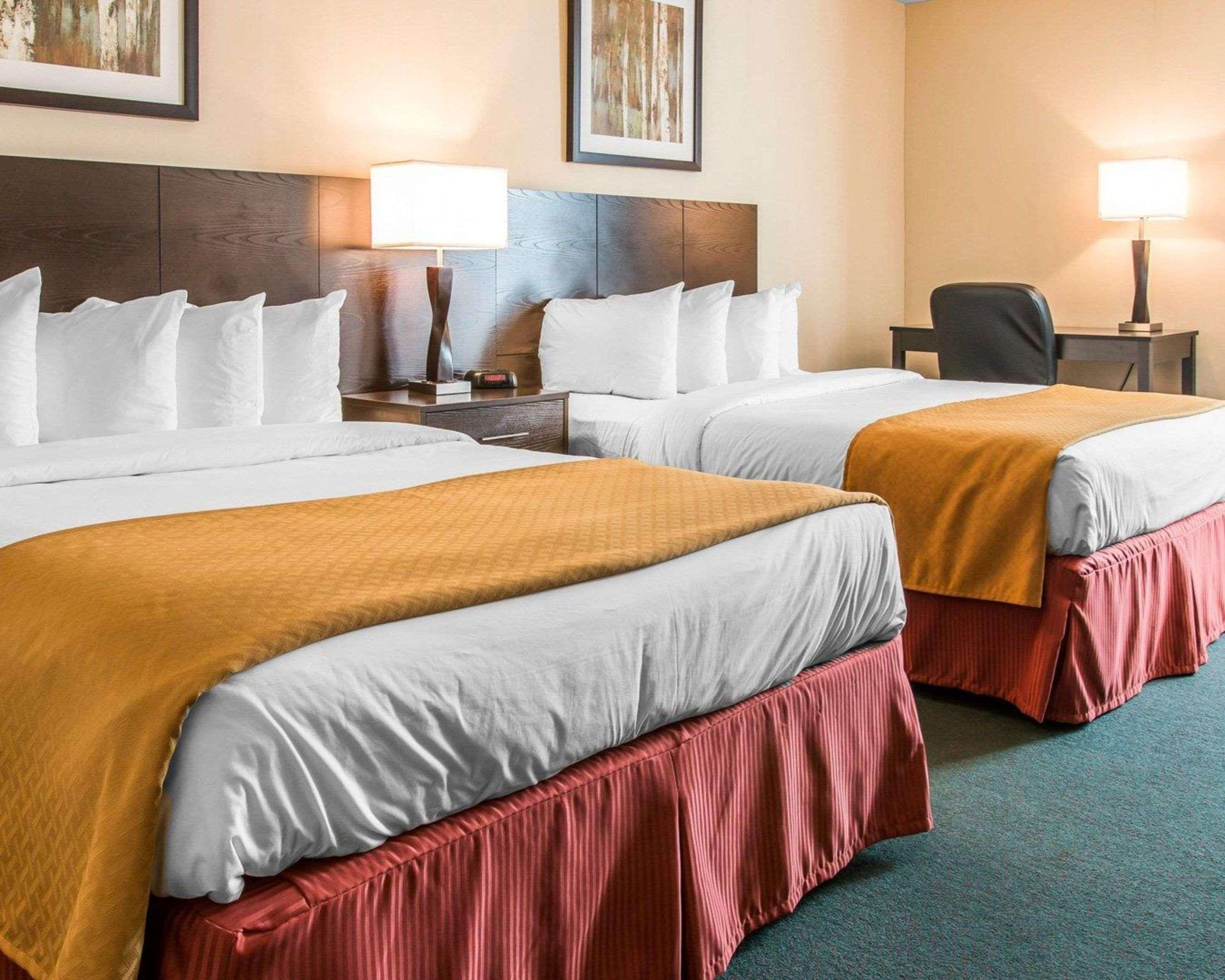 Quality Inn & Suites Escanaba North Kültér fotó