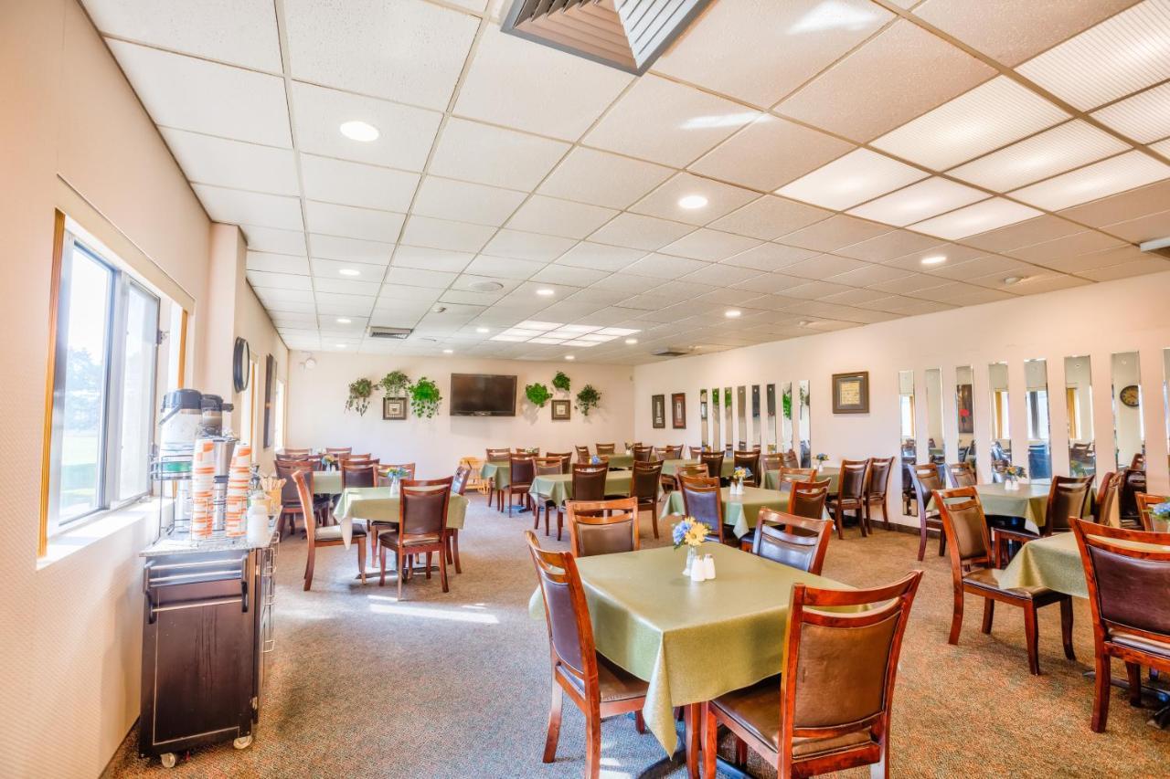 Quality Inn & Suites Escanaba North Kültér fotó